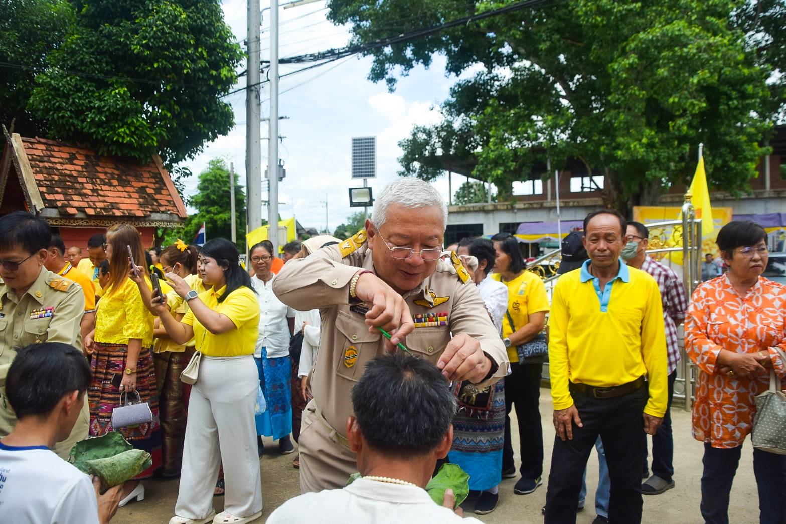 #สร้างสรรค์ชุมชน คนพช.น่าน# พช.น่าน ร่วมพิธีปลงผม และบายศรีสู่ขวัญนาคโครงการบรรพชาอุปสมบท เฉลิมพระเกียรติพระบาทสมเด็จพระเจ้าอยู่หัว เนื่องในโอกาสพระราชพิธีมหามงคล เฉลิมพระชนมพรรษา 6 รอบ 28 กรกฎาคม 2567