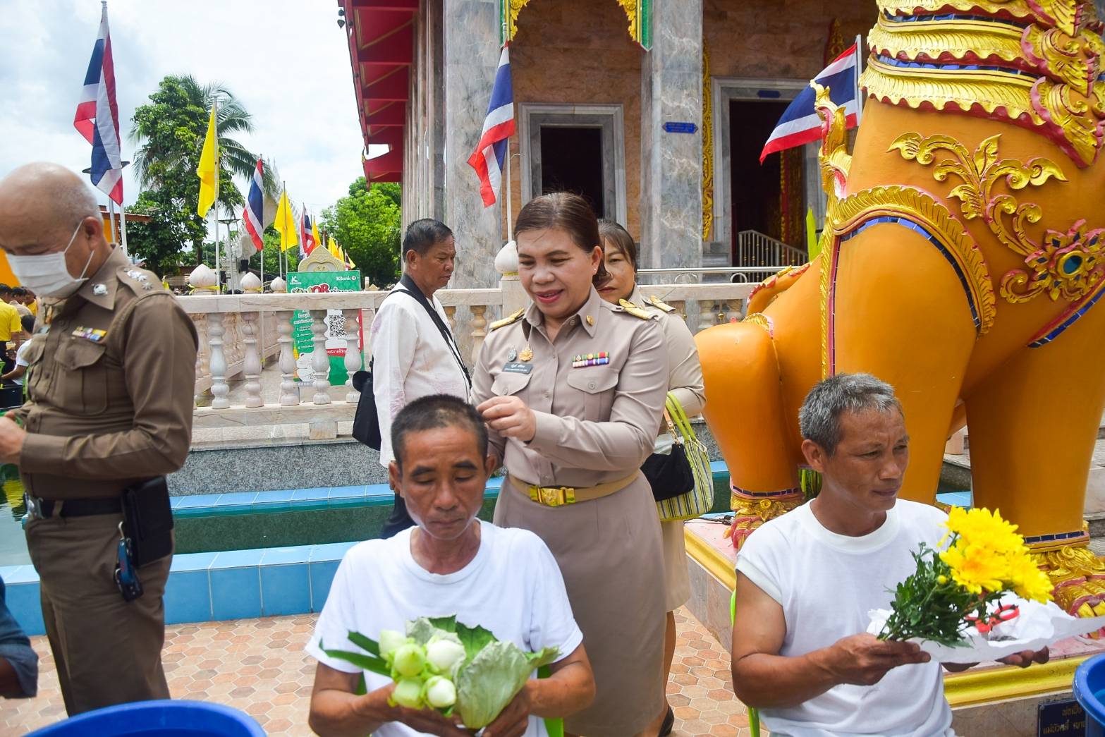 #สร้างสรรค์ชุมชน คนพช.น่าน# พช.น่าน ร่วมพิธีปลงผม และบายศรีสู่ขวัญนาคโครงการบรรพชาอุปสมบท เฉลิมพระเกียรติพระบาทสมเด็จพระเจ้าอยู่หัว เนื่องในโอกาสพระราชพิธีมหามงคล เฉลิมพระชนมพรรษา 6 รอบ 28 กรกฎาคม 2567