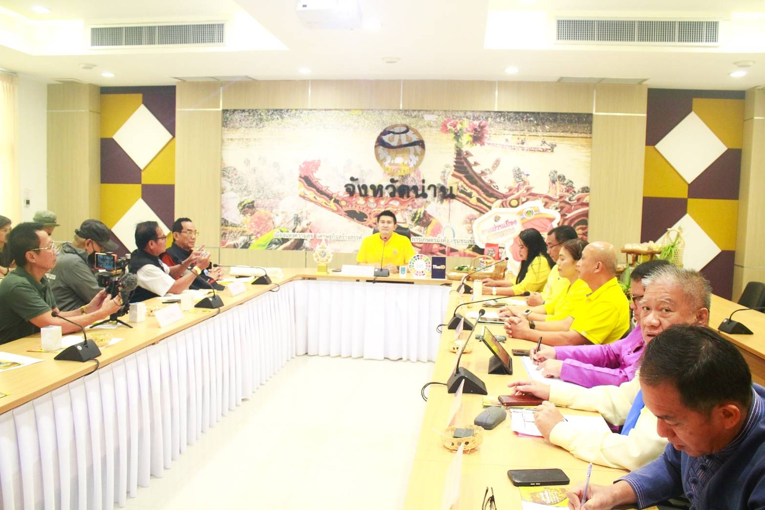 (#)สร้างสรรค์ชุมชน คนพช.น่าน(#)  พช.น่าน ร่วมการแถลงข่าว “กาดม่วนเมือง ศาลากลาง” เสริมช่องทางการตลาดให้กับผู้ประกอบการในจังหวัดน่าน