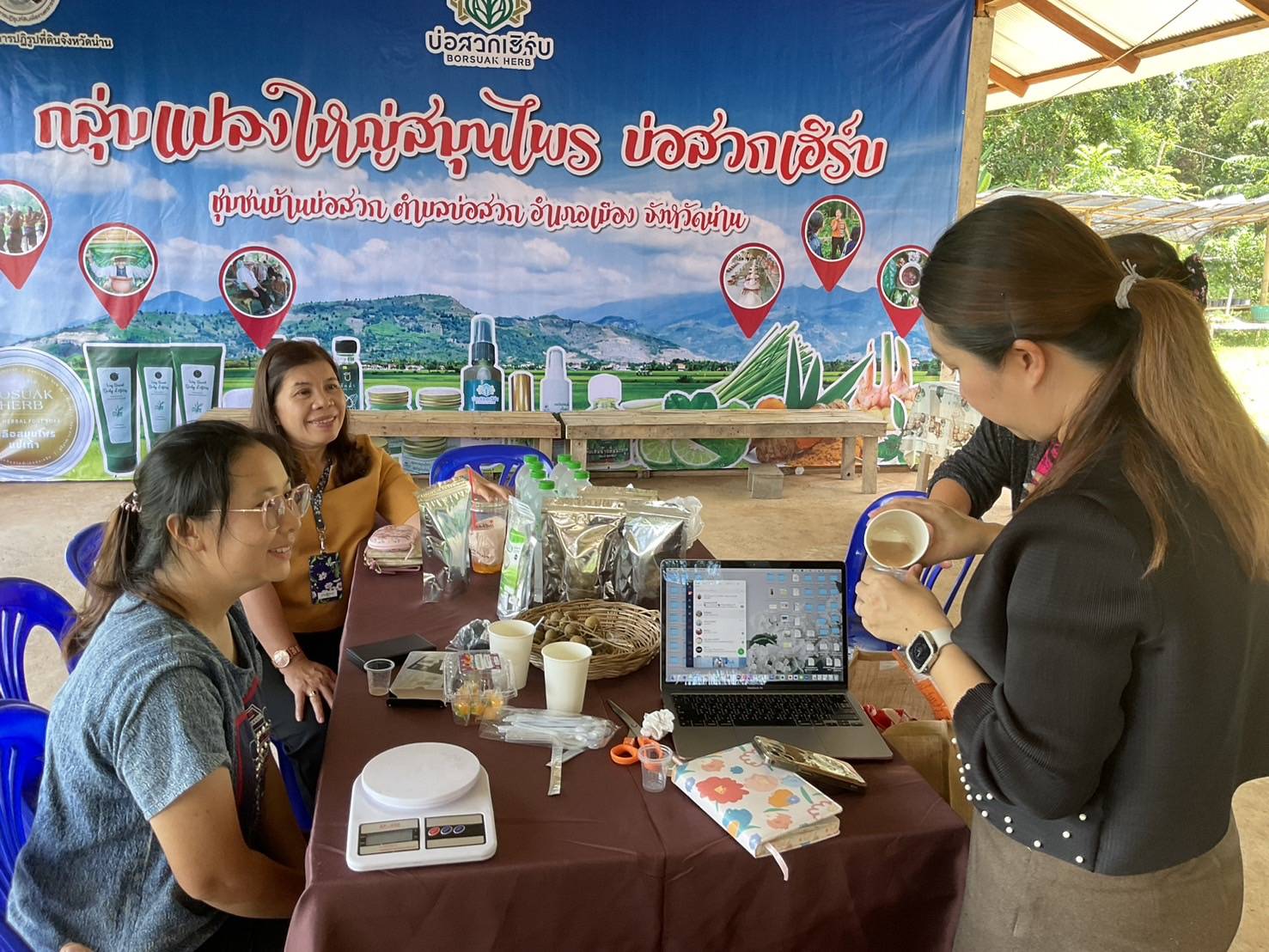 (#)สร้างสรรค์ชุมชน คนพช.น่าน(#) พช.น่าน ติดตามการพัฒนาผลิตภัณฑ์ OTOP กลุ่มปรับตัวสู่การพัฒนา (Quadrant D) ในจังหวัดน่าน