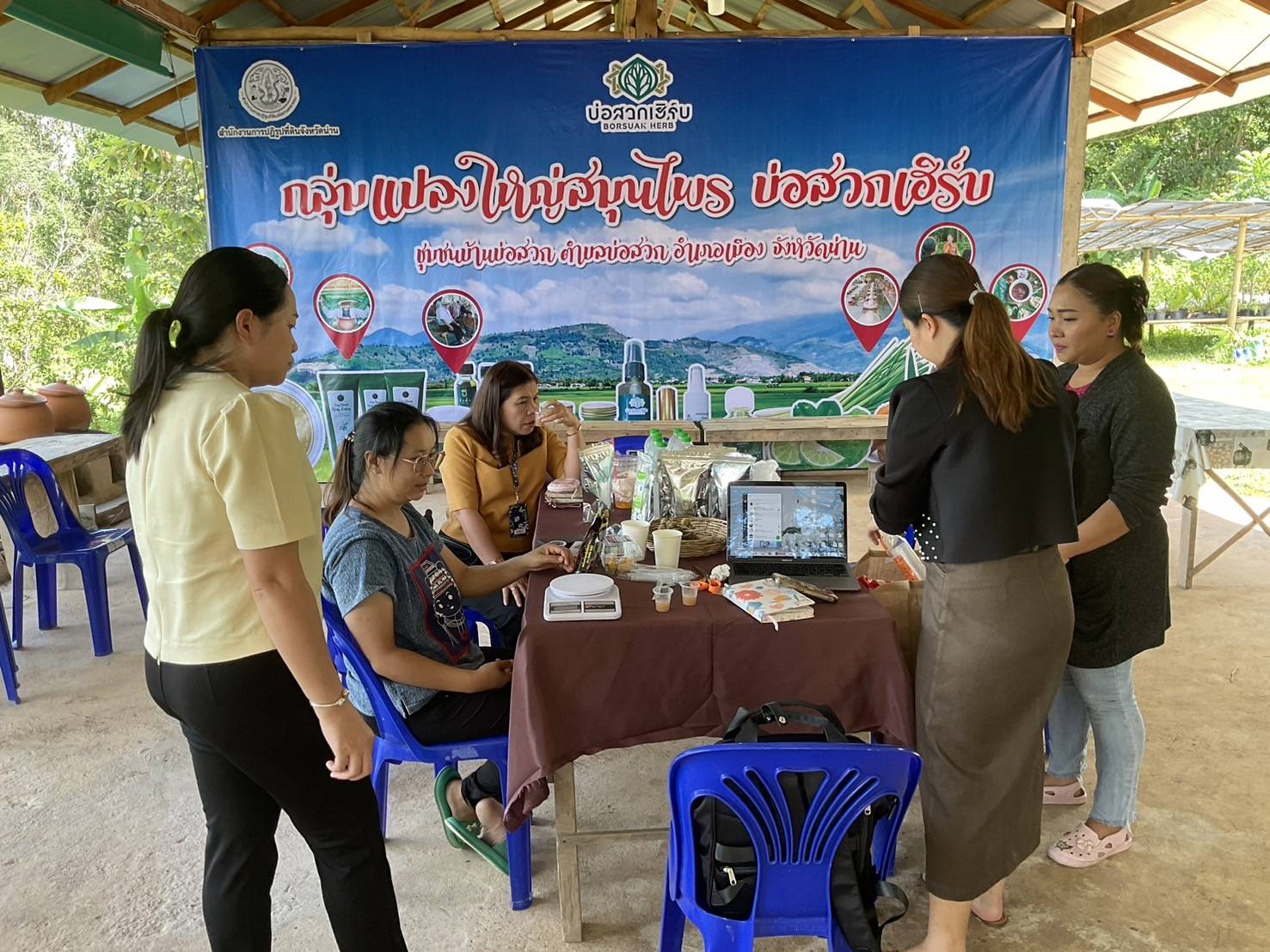 (#)สร้างสรรค์ชุมชน คนพช.น่าน(#) พช.น่าน ติดตามการพัฒนาผลิตภัณฑ์ OTOP กลุ่มปรับตัวสู่การพัฒนา (Quadrant D) ในจังหวัดน่าน