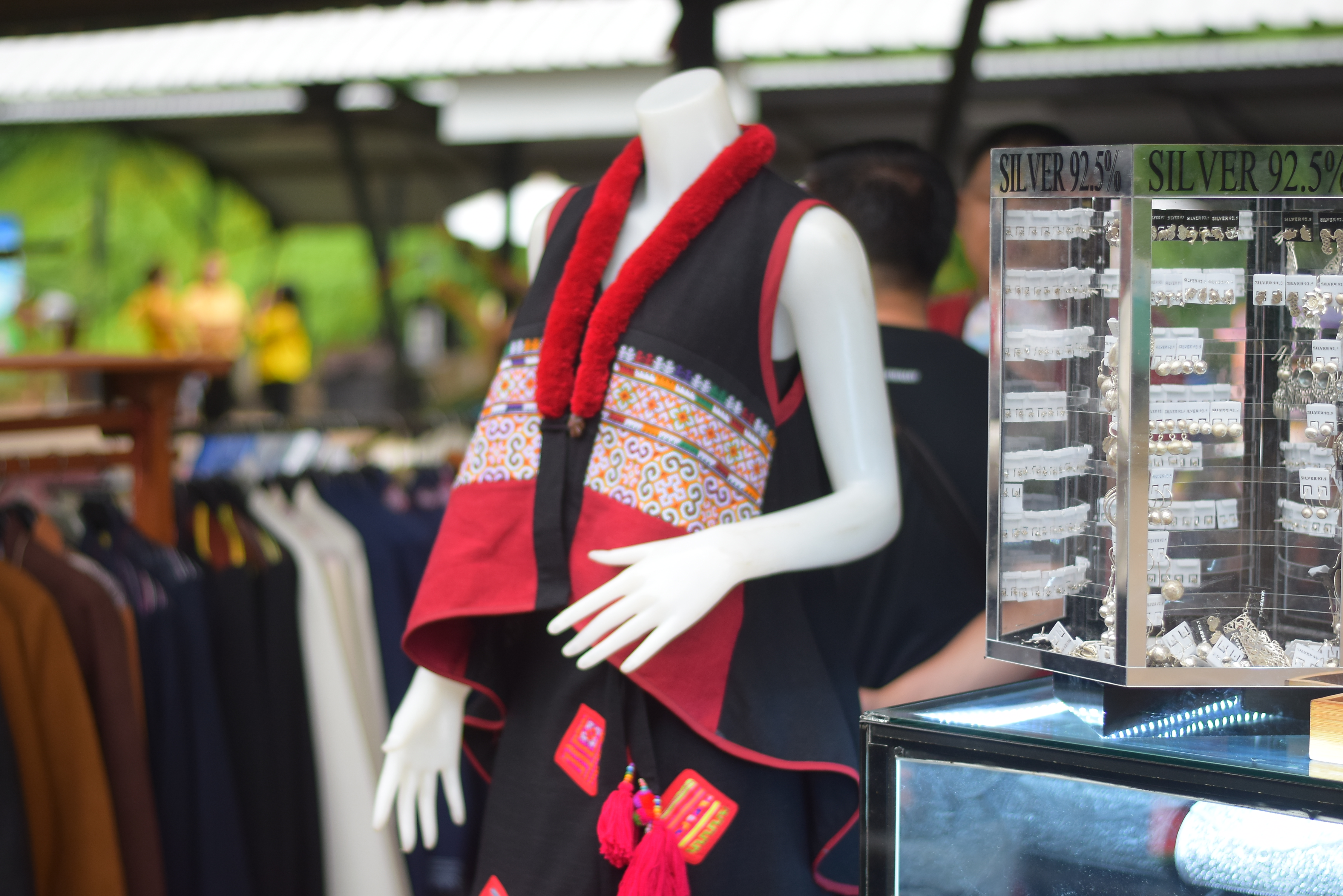 (#)สร้างสรรค์ชุมชน คนพช.น่าน(#) ผู้ว่าฯ น่าน เปิดงาน “กาดม่วนเมือง ศาลากลาง” เสริมเศรษฐกิจฐานราก ช่วยเหลือเกษตรกรและผู้ประกอบการในชุมชน