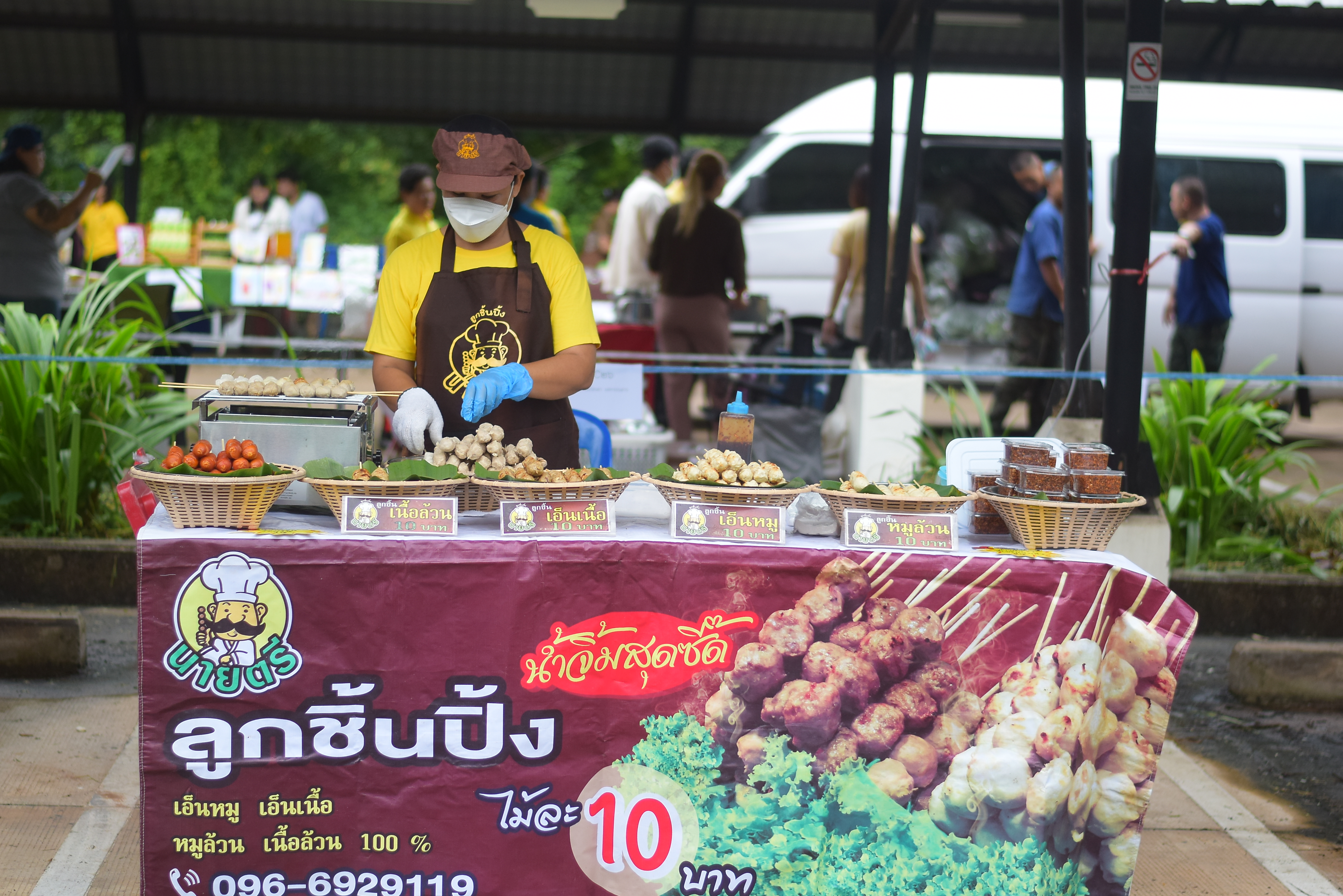 (#)สร้างสรรค์ชุมชน คนพช.น่าน(#) ผู้ว่าฯ น่าน เปิดงาน “กาดม่วนเมือง ศาลากลาง” เสริมเศรษฐกิจฐานราก ช่วยเหลือเกษตรกรและผู้ประกอบการในชุมชน