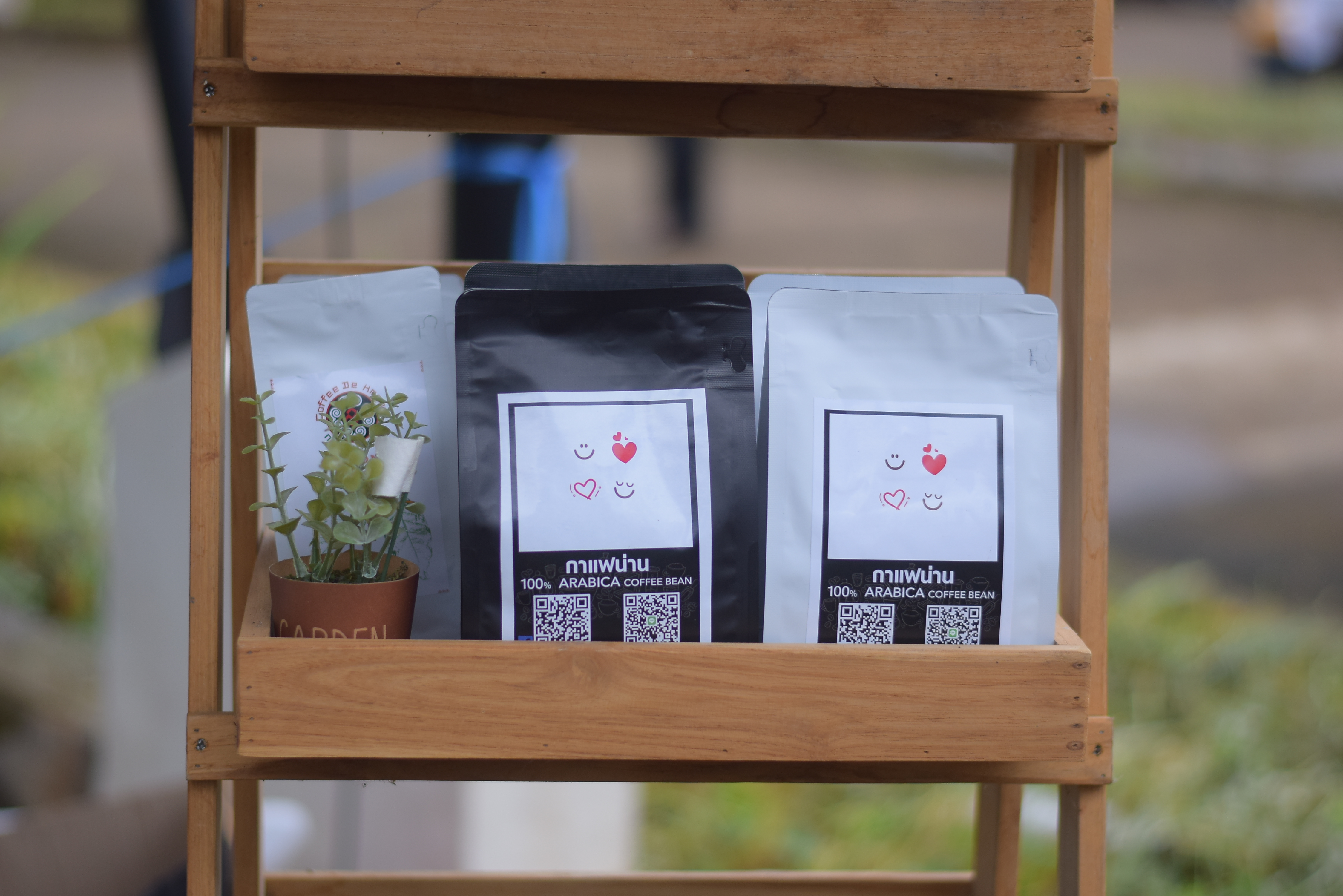 (#)สร้างสรรค์ชุมชน คนพช.น่าน(#) ผู้ว่าฯ น่าน เปิดงาน “กาดม่วนเมือง ศาลากลาง” เสริมเศรษฐกิจฐานราก ช่วยเหลือเกษตรกรและผู้ประกอบการในชุมชน