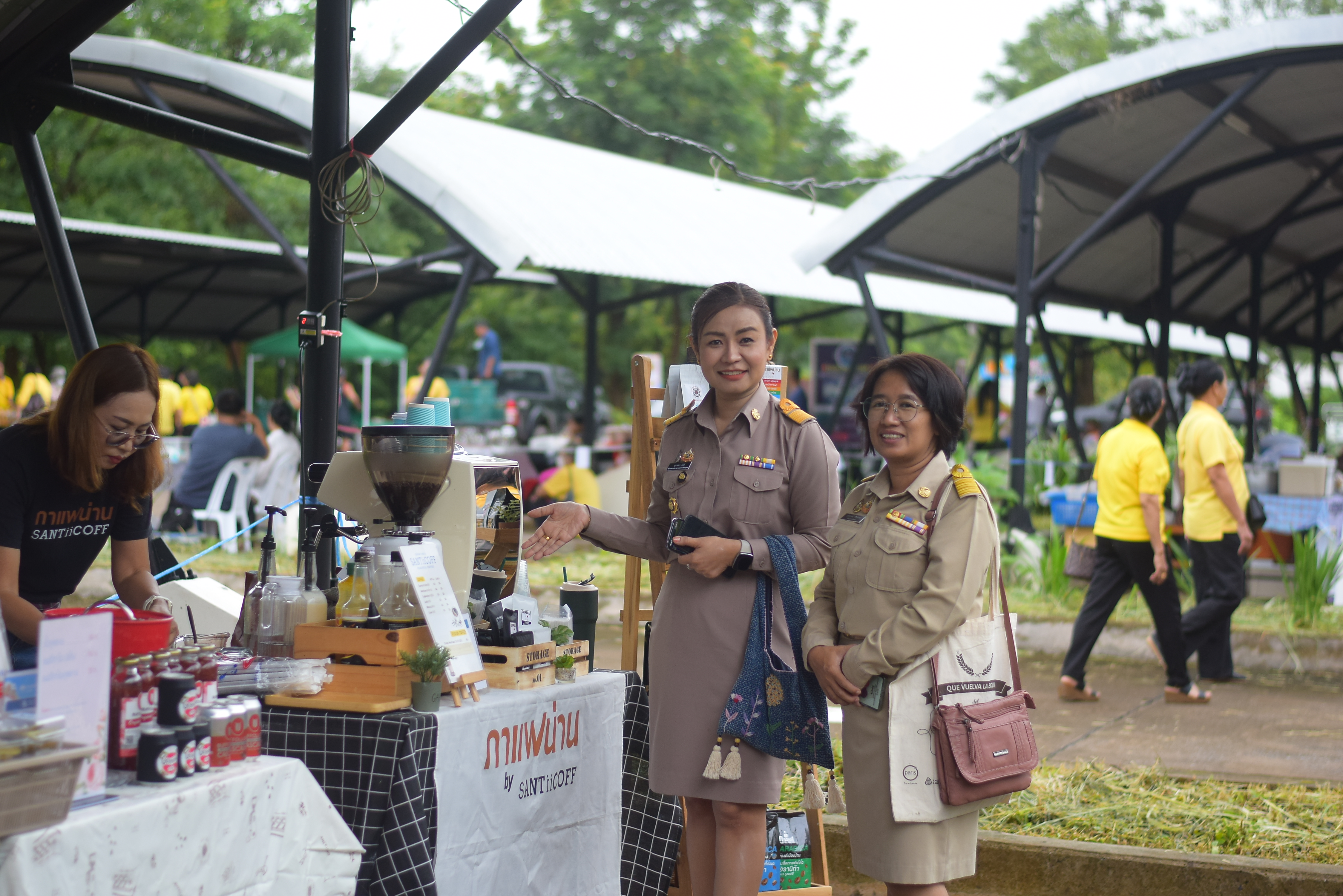 (#)สร้างสรรค์ชุมชน คนพช.น่าน(#) ผู้ว่าฯ น่าน เปิดงาน “กาดม่วนเมือง ศาลากลาง” เสริมเศรษฐกิจฐานราก ช่วยเหลือเกษตรกรและผู้ประกอบการในชุมชน