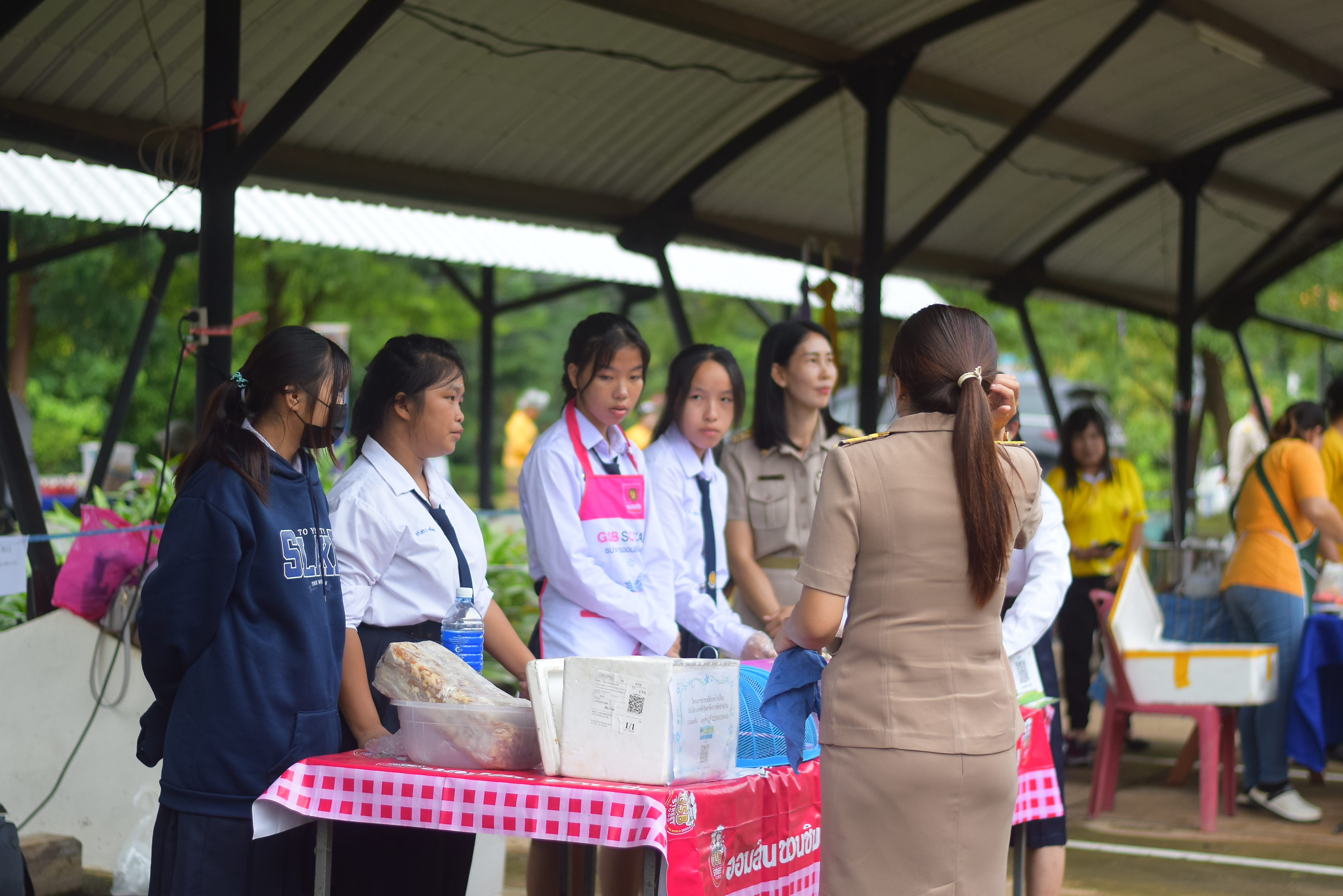 (#)สร้างสรรค์ชุมชน คนพช.น่าน(#) ผู้ว่าฯ น่าน เปิดงาน “กาดม่วนเมือง ศาลากลาง” เสริมเศรษฐกิจฐานราก ช่วยเหลือเกษตรกรและผู้ประกอบการในชุมชน