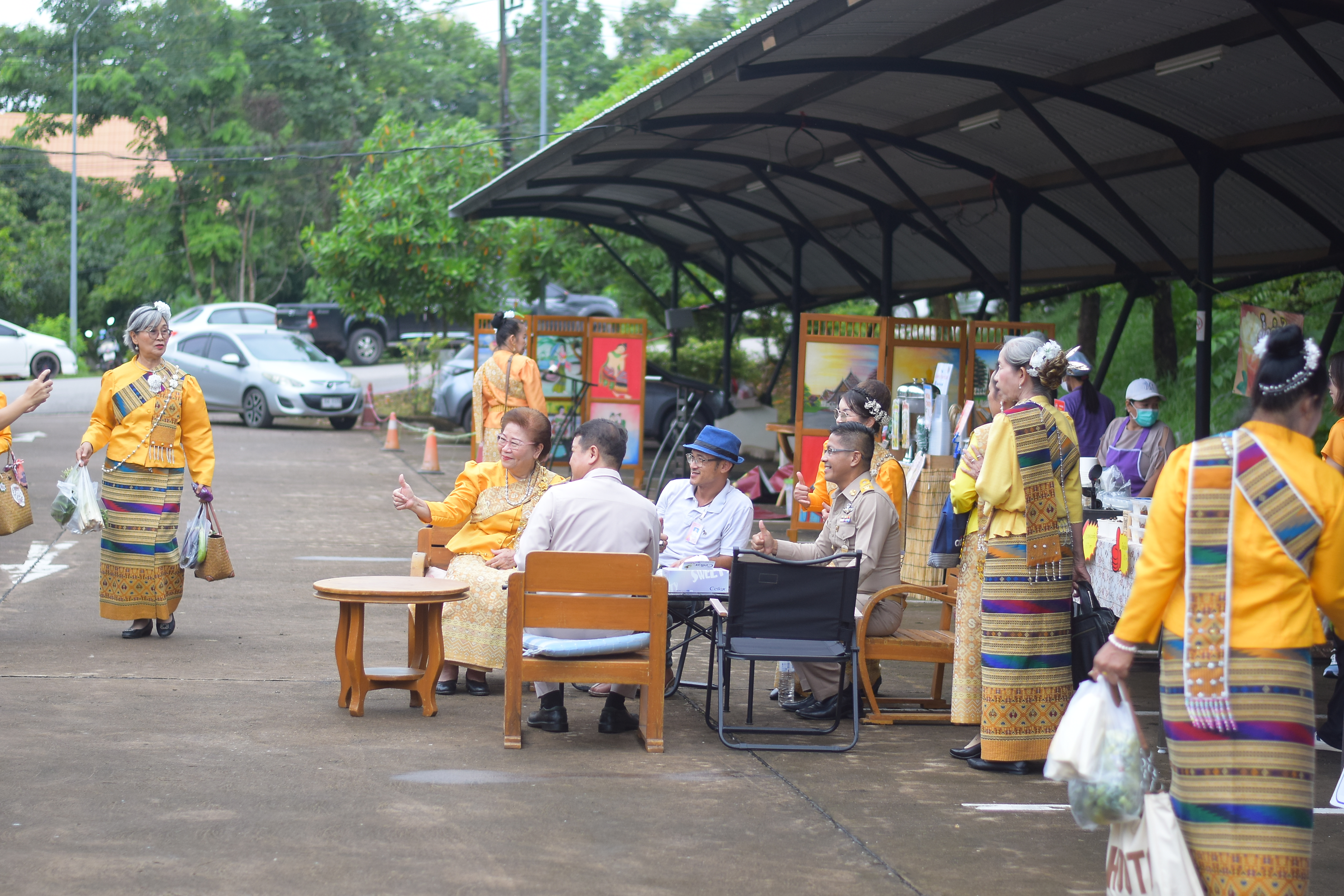 (#)สร้างสรรค์ชุมชน คนพช.น่าน(#) ผู้ว่าฯ น่าน เปิดงาน “กาดม่วนเมือง ศาลากลาง” เสริมเศรษฐกิจฐานราก ช่วยเหลือเกษตรกรและผู้ประกอบการในชุมชน