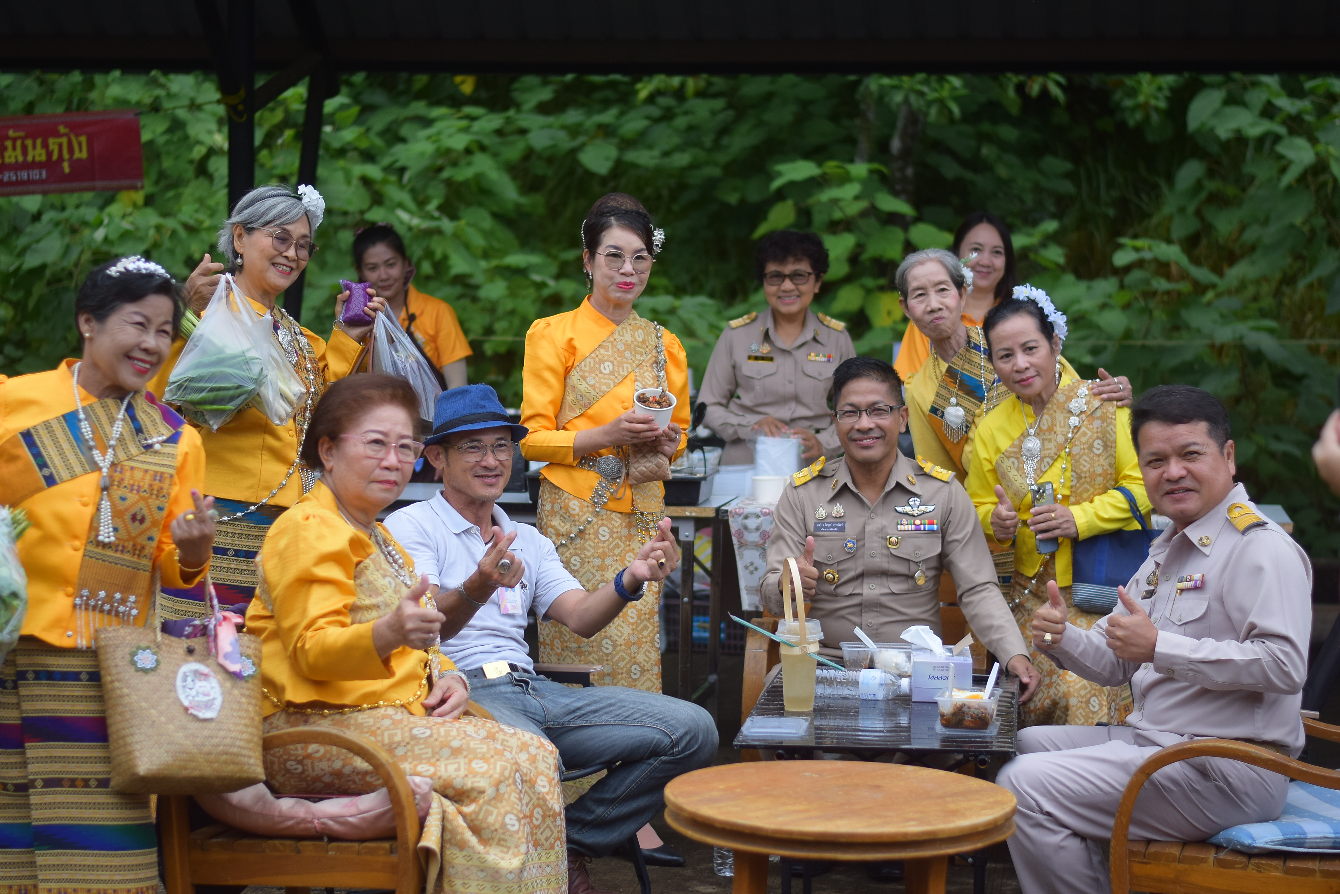 (#)สร้างสรรค์ชุมชน คนพช.น่าน(#) ผู้ว่าฯ น่าน เปิดงาน “กาดม่วนเมือง ศาลากลาง” เสริมเศรษฐกิจฐานราก ช่วยเหลือเกษตรกรและผู้ประกอบการในชุมชน