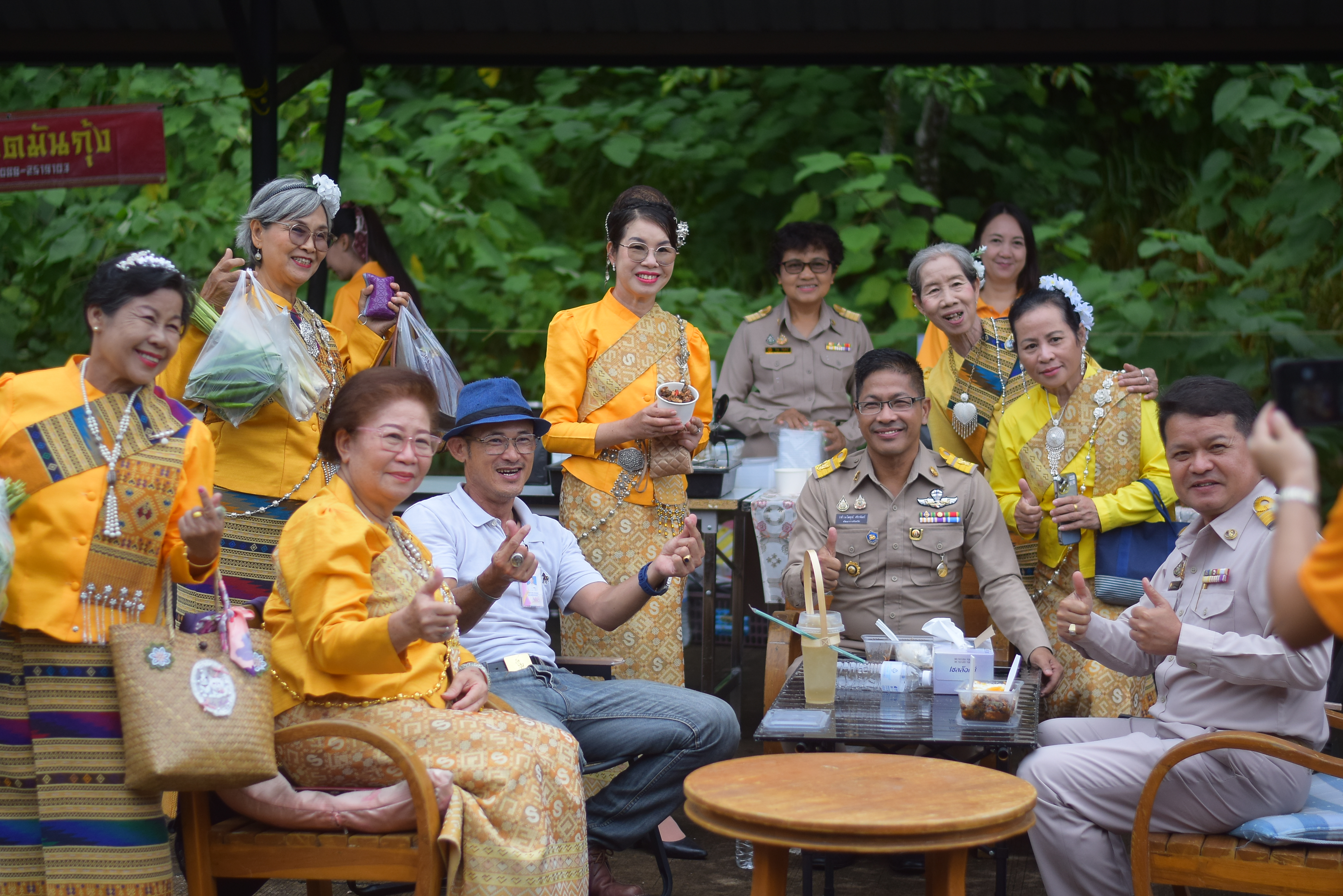 (#)สร้างสรรค์ชุมชน คนพช.น่าน(#) ผู้ว่าฯ น่าน เปิดงาน “กาดม่วนเมือง ศาลากลาง” เสริมเศรษฐกิจฐานราก ช่วยเหลือเกษตรกรและผู้ประกอบการในชุมชน