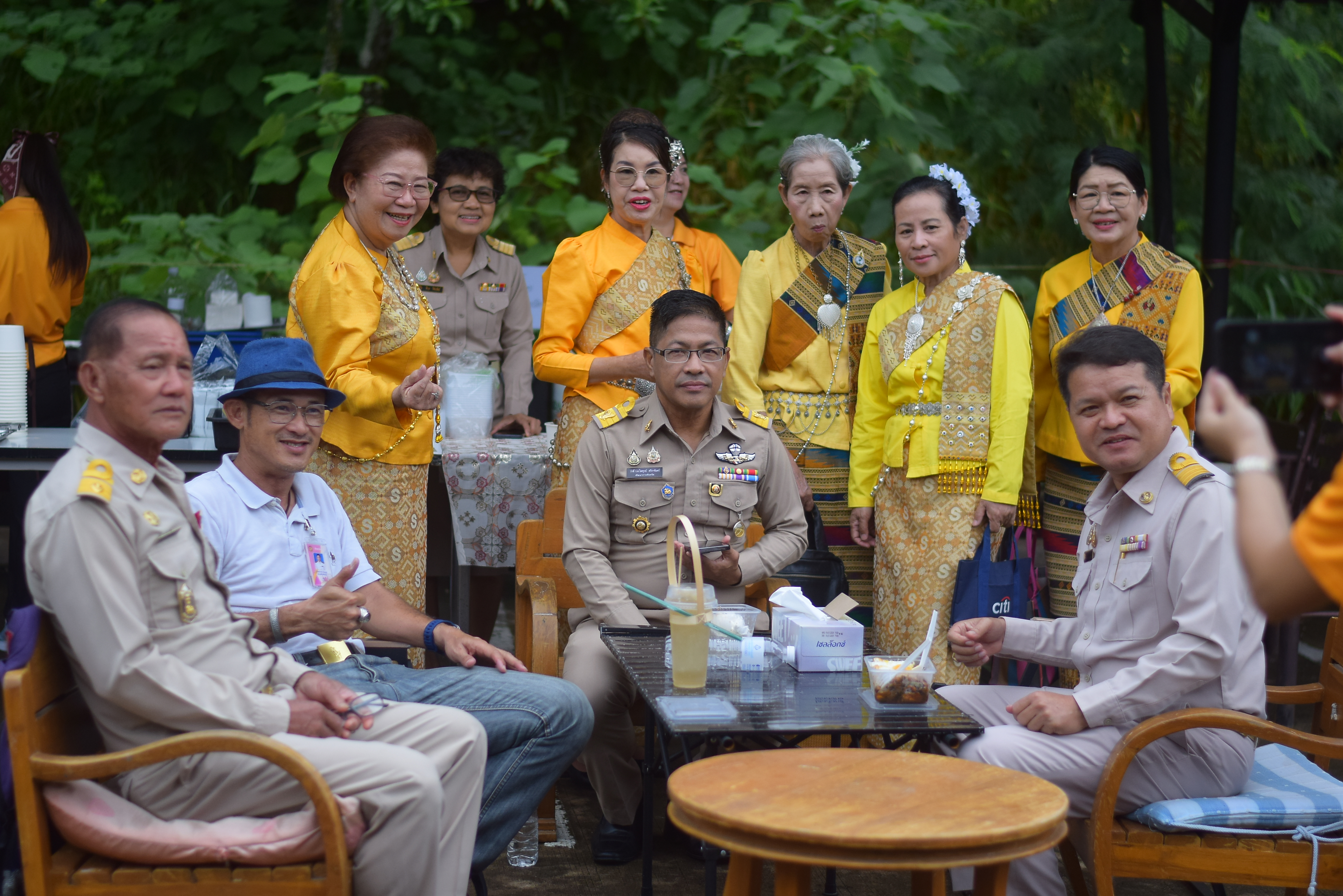 (#)สร้างสรรค์ชุมชน คนพช.น่าน(#) ผู้ว่าฯ น่าน เปิดงาน “กาดม่วนเมือง ศาลากลาง” เสริมเศรษฐกิจฐานราก ช่วยเหลือเกษตรกรและผู้ประกอบการในชุมชน