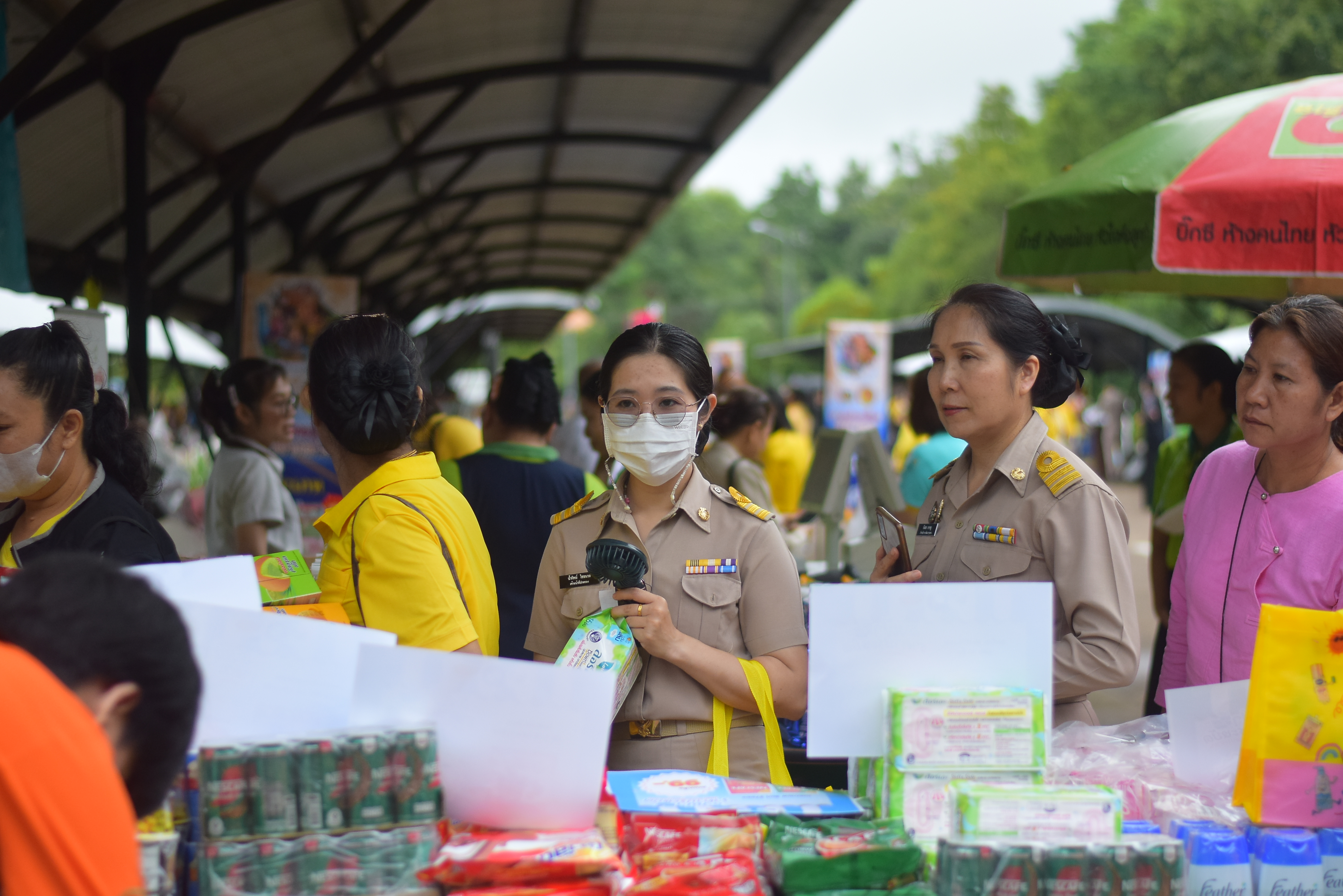 (#)สร้างสรรค์ชุมชน คนพช.น่าน(#) ผู้ว่าฯ น่าน เปิดงาน “กาดม่วนเมือง ศาลากลาง” เสริมเศรษฐกิจฐานราก ช่วยเหลือเกษตรกรและผู้ประกอบการในชุมชน