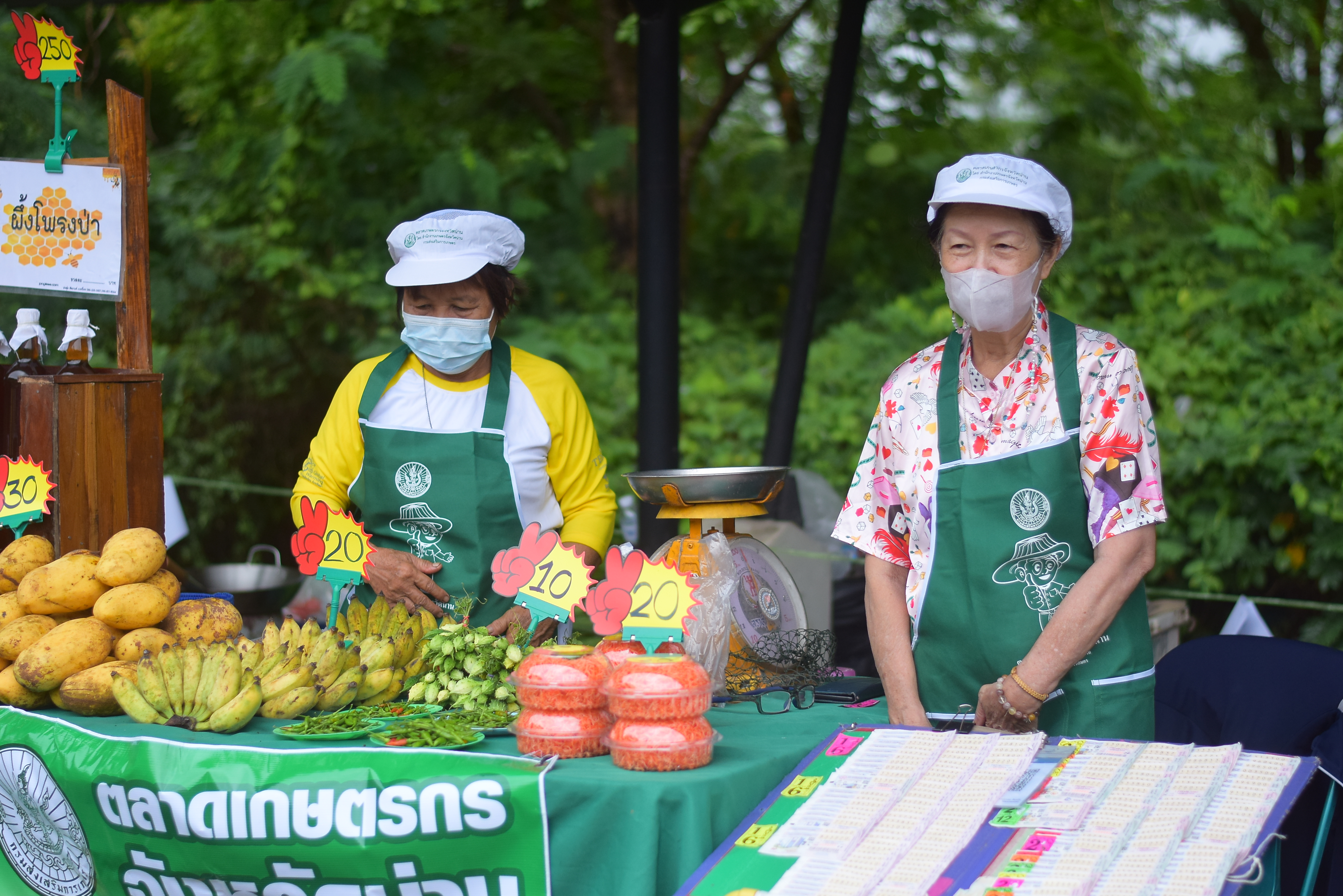 (#)สร้างสรรค์ชุมชน คนพช.น่าน(#) ผู้ว่าฯ น่าน เปิดงาน “กาดม่วนเมือง ศาลากลาง” เสริมเศรษฐกิจฐานราก ช่วยเหลือเกษตรกรและผู้ประกอบการในชุมชน