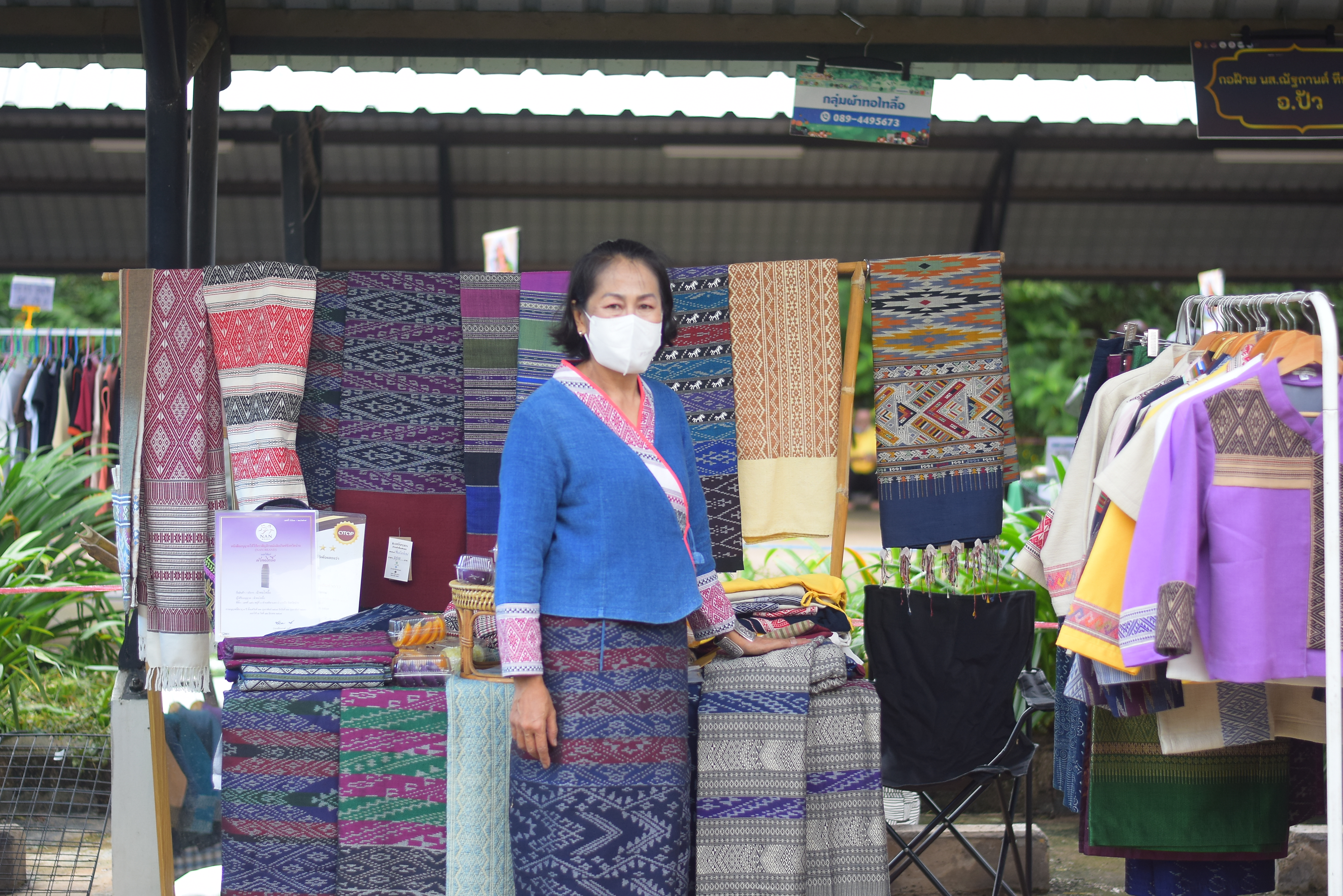 (#)สร้างสรรค์ชุมชน คนพช.น่าน(#) ผู้ว่าฯ น่าน เปิดงาน “กาดม่วนเมือง ศาลากลาง” เสริมเศรษฐกิจฐานราก ช่วยเหลือเกษตรกรและผู้ประกอบการในชุมชน