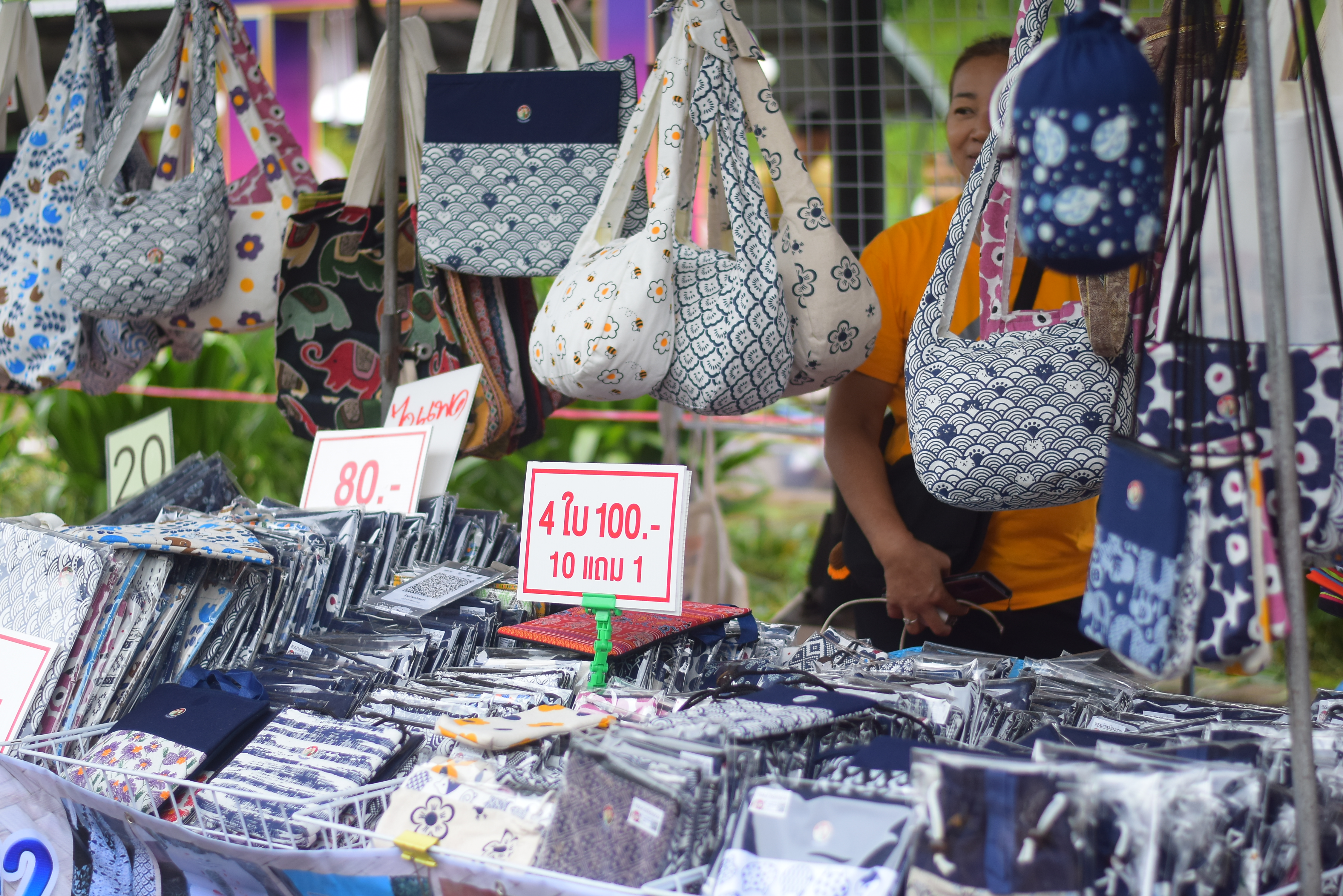 (#)สร้างสรรค์ชุมชน คนพช.น่าน(#) ผู้ว่าฯ น่าน เปิดงาน “กาดม่วนเมือง ศาลากลาง” เสริมเศรษฐกิจฐานราก ช่วยเหลือเกษตรกรและผู้ประกอบการในชุมชน