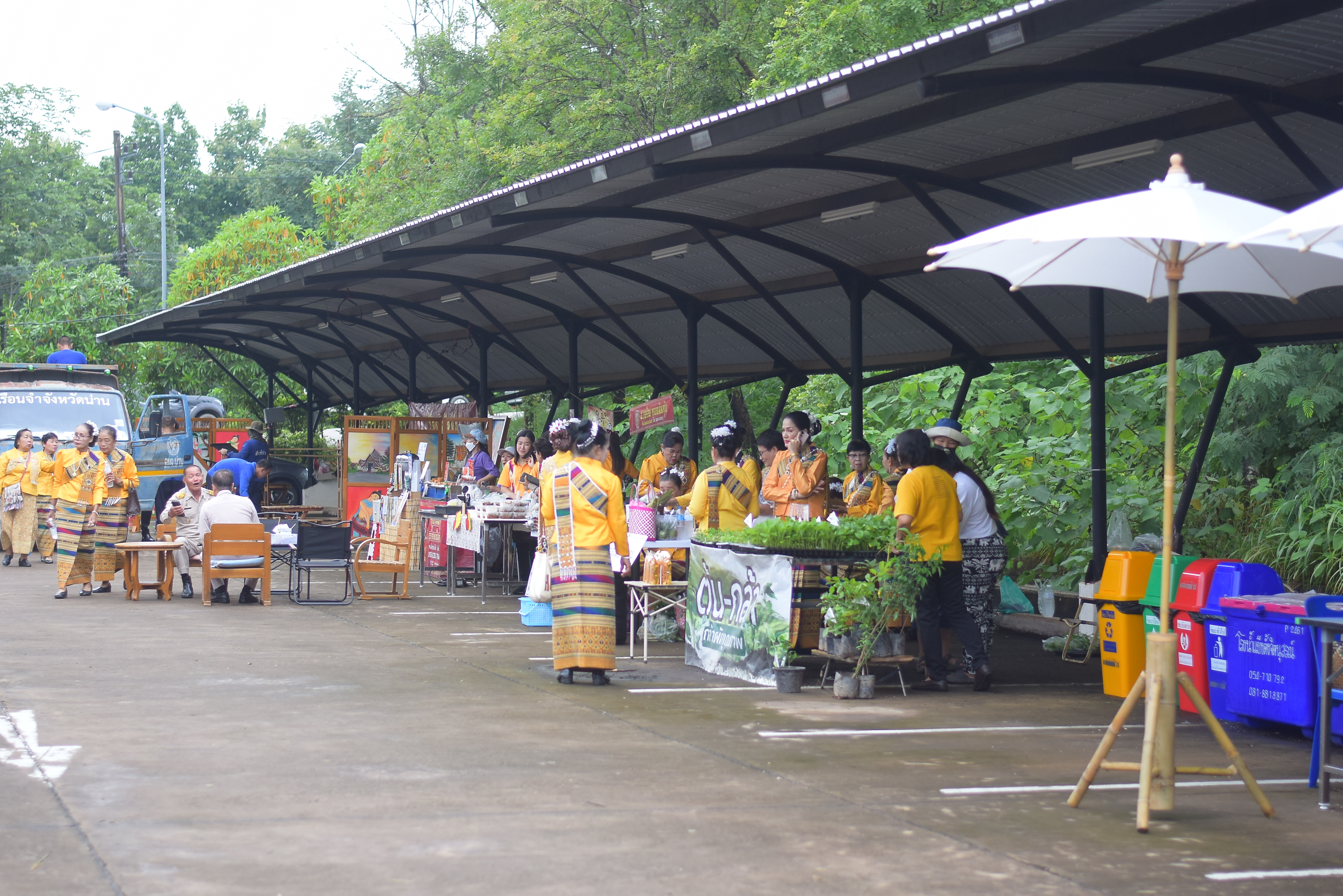 (#)สร้างสรรค์ชุมชน คนพช.น่าน(#) ผู้ว่าฯ น่าน เปิดงาน “กาดม่วนเมือง ศาลากลาง” เสริมเศรษฐกิจฐานราก ช่วยเหลือเกษตรกรและผู้ประกอบการในชุมชน