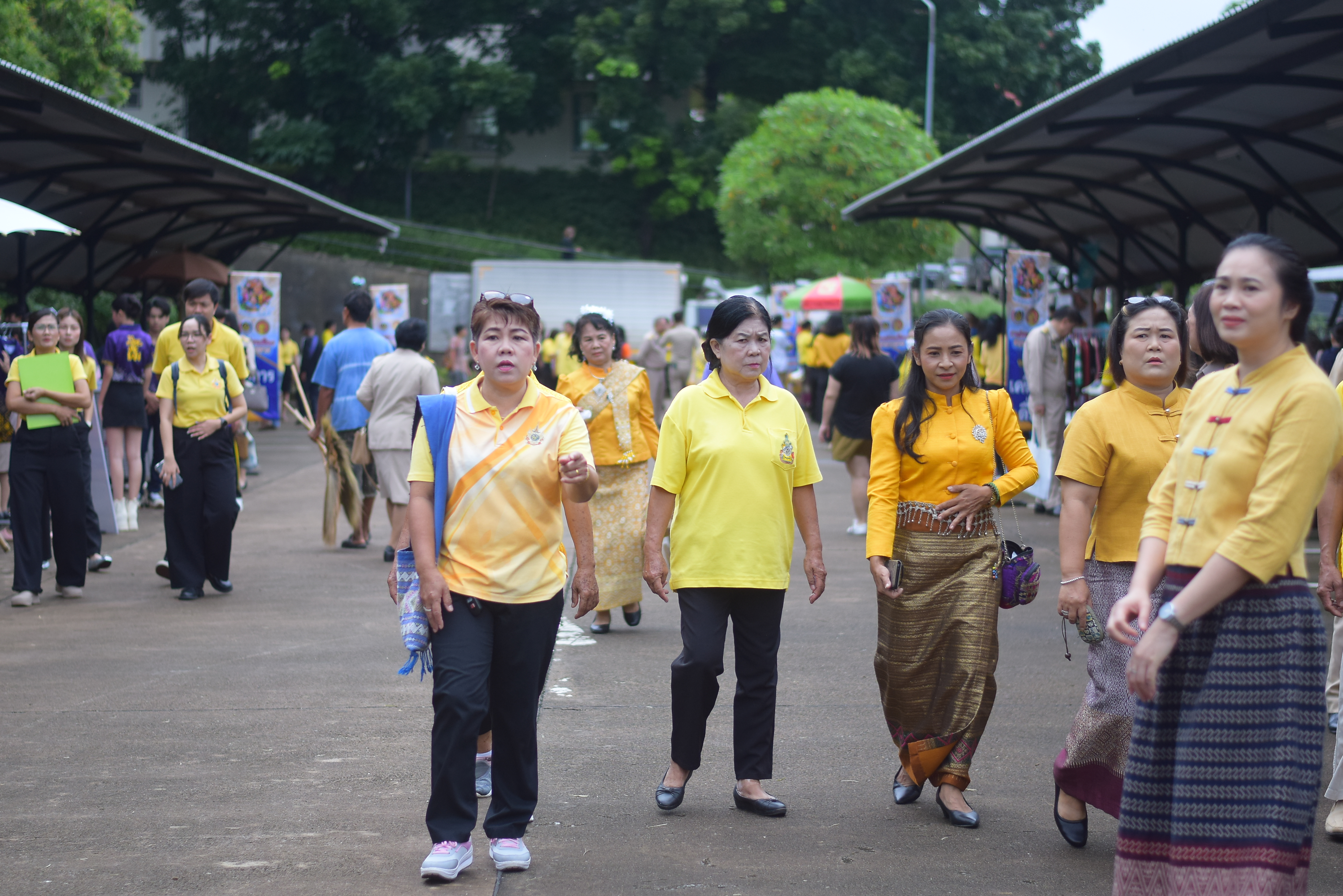 (#)สร้างสรรค์ชุมชน คนพช.น่าน(#) ผู้ว่าฯ น่าน เปิดงาน “กาดม่วนเมือง ศาลากลาง” เสริมเศรษฐกิจฐานราก ช่วยเหลือเกษตรกรและผู้ประกอบการในชุมชน
