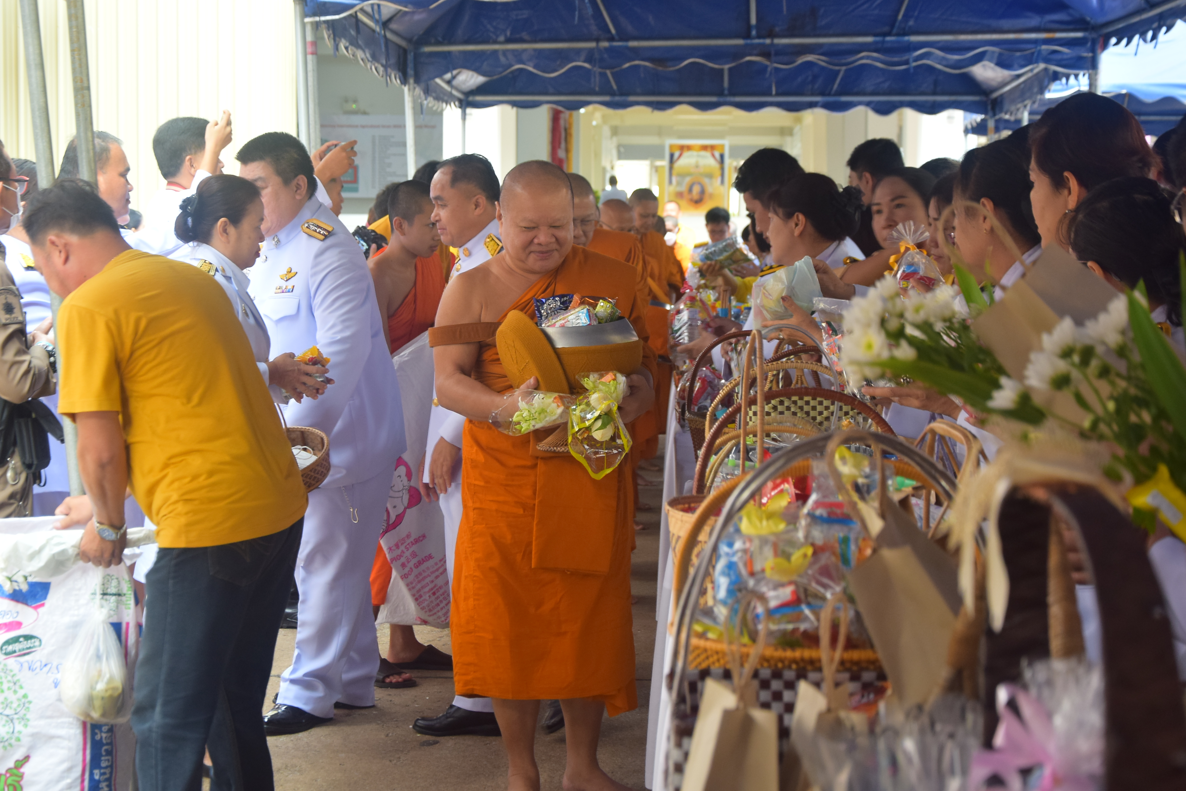 (#)สร้างสรรค์ชุมชน คนพช.น่าน(#) พช.น่าน ร่วมพิธีทางศาสนามหามงคลทำบุญตักบาตร และพิธีถวายสัตย์ปฏิญาณเพื่อเป็นข้าราชการที่ดีและพลังของแผ่นดิน เฉลิมพระเกียรติพระบาทสมเด็จพระเจ้าอยู่หัว เนื่องในโอกาสพระราชพิธีมหามงคลเฉลิมพระชนมพรรษา 6 รอบ 28 กรกฎาคม 2567