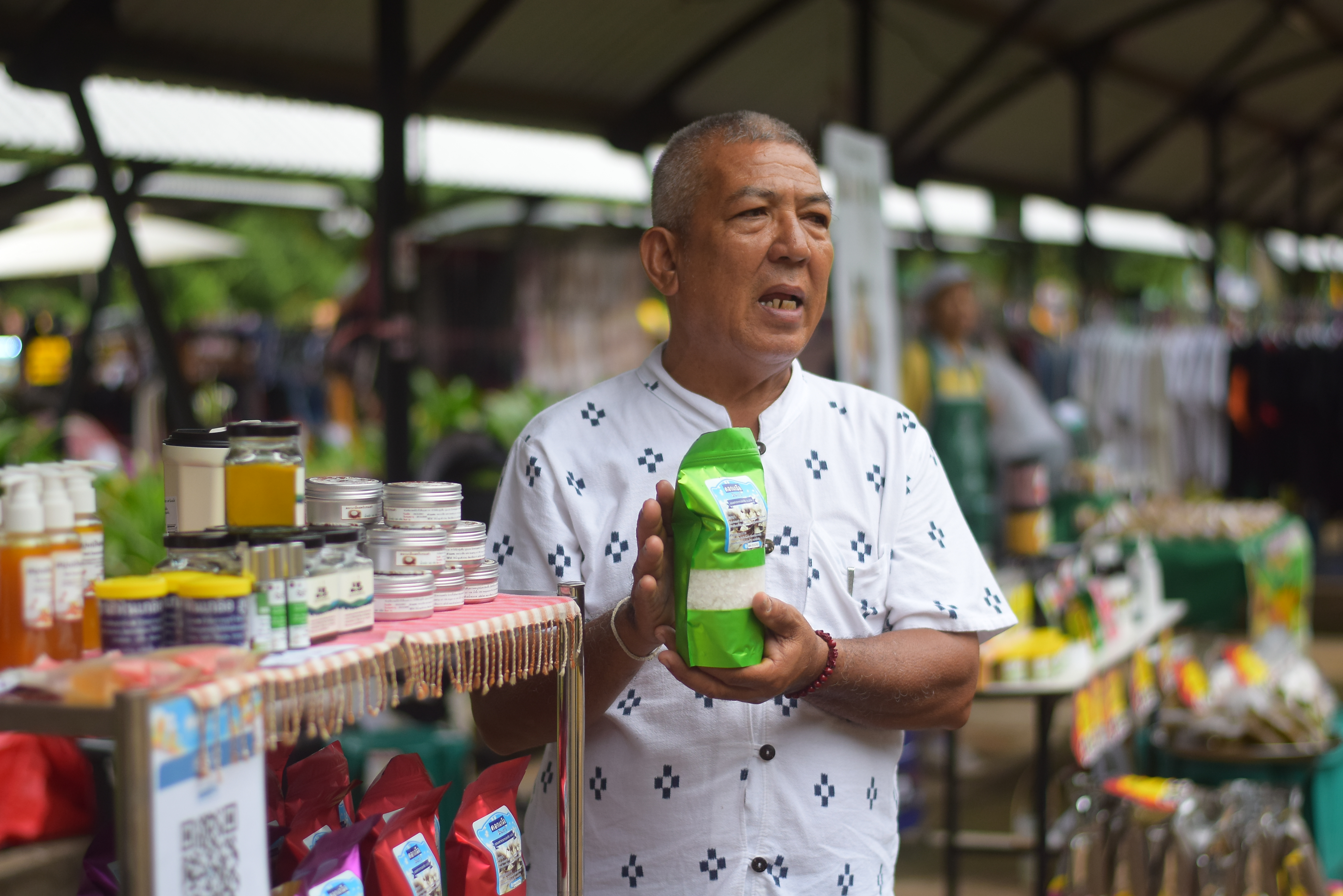 (#)สร้างสรรค์ชุมชน คนพช.น่าน(#) ผู้ว่าฯ น่าน เปิดงาน “กาดม่วนเมือง ศาลากลาง” เสริมเศรษฐกิจฐานราก ช่วยเหลือเกษตรกรและผู้ประกอบการในชุมชน