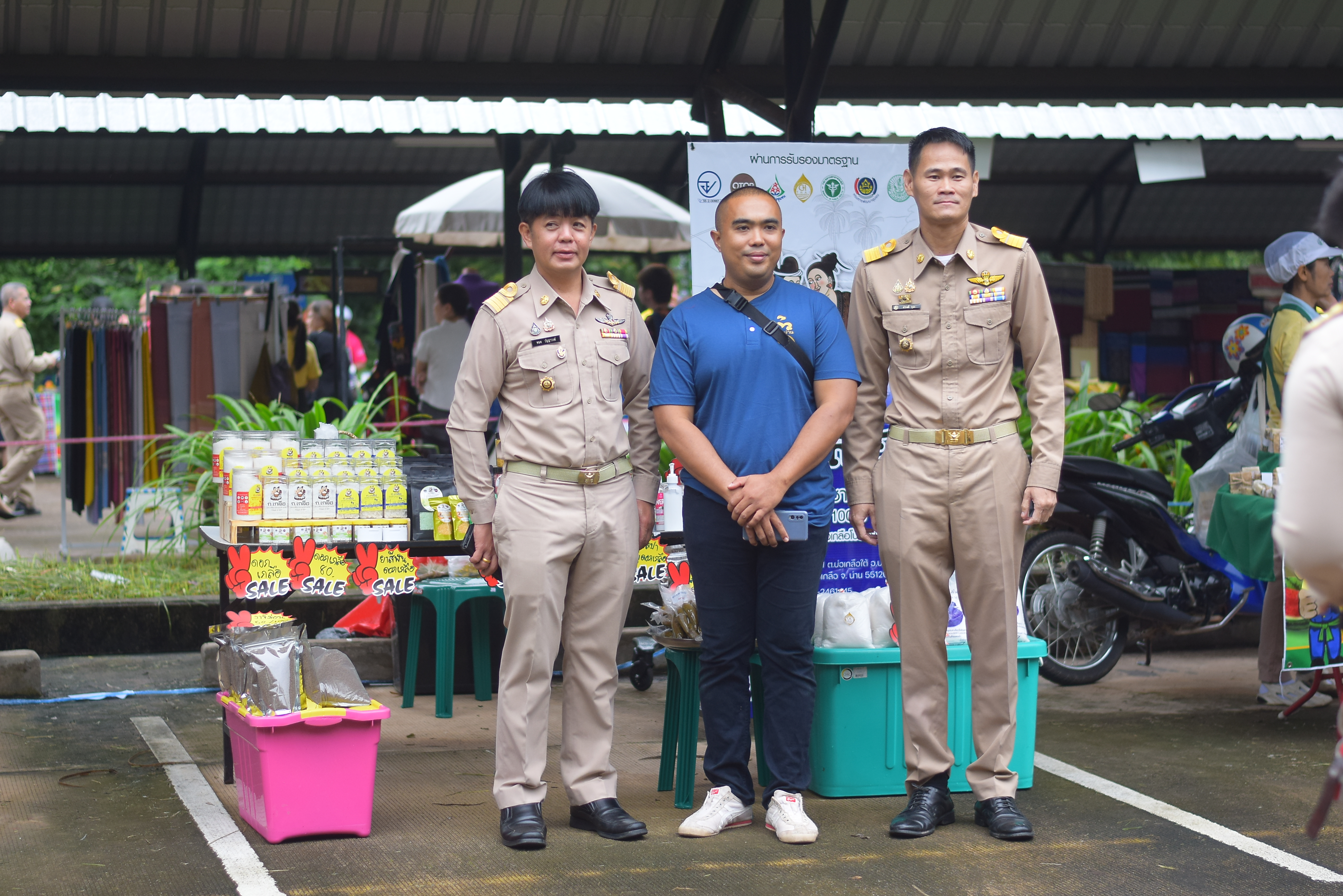 (#)สร้างสรรค์ชุมชน คนพช.น่าน(#) ผู้ว่าฯ น่าน เปิดงาน “กาดม่วนเมือง ศาลากลาง” เสริมเศรษฐกิจฐานราก ช่วยเหลือเกษตรกรและผู้ประกอบการในชุมชน