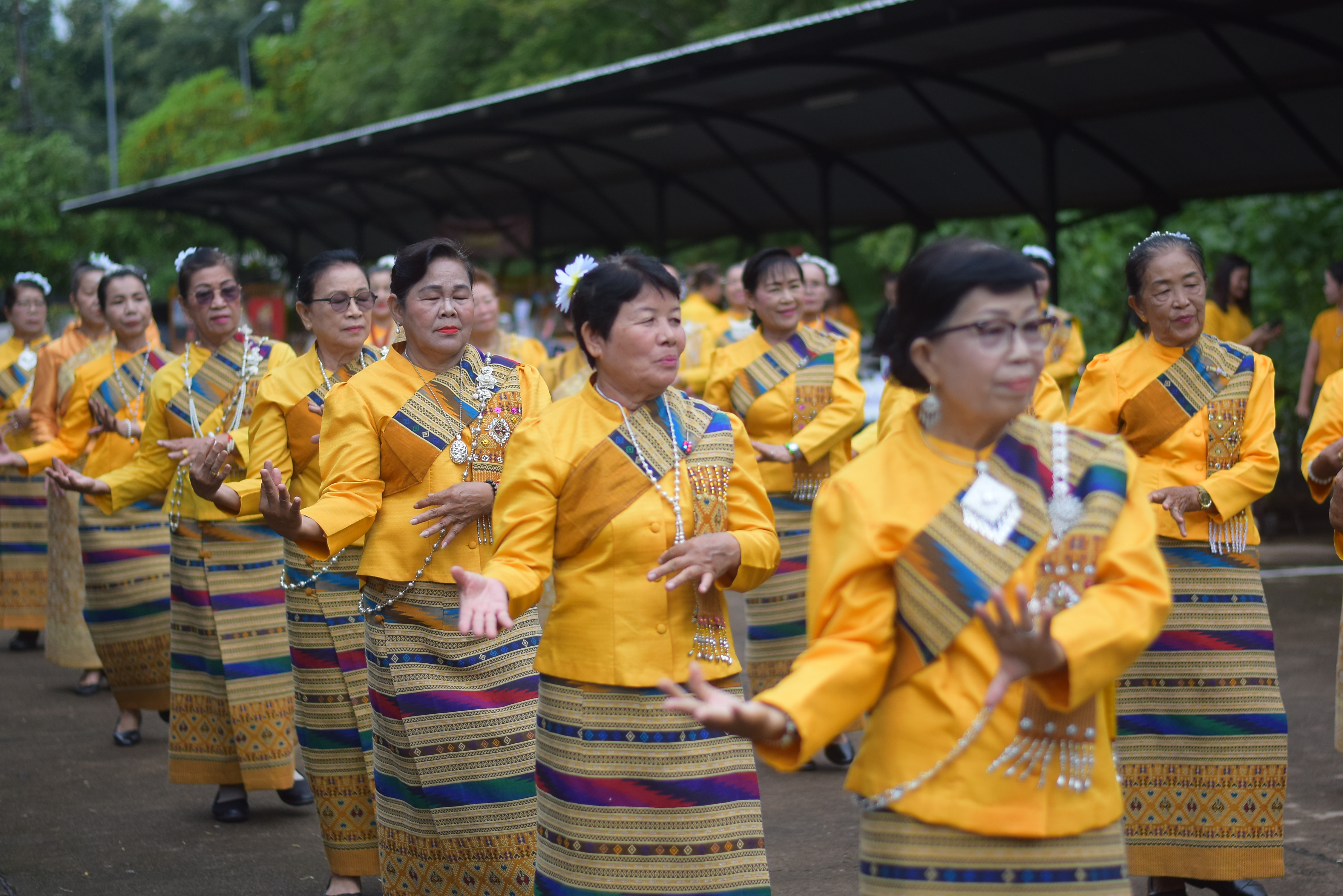 (#)สร้างสรรค์ชุมชน คนพช.น่าน(#) ผู้ว่าฯ น่าน เปิดงาน “กาดม่วนเมือง ศาลากลาง” เสริมเศรษฐกิจฐานราก ช่วยเหลือเกษตรกรและผู้ประกอบการในชุมชน