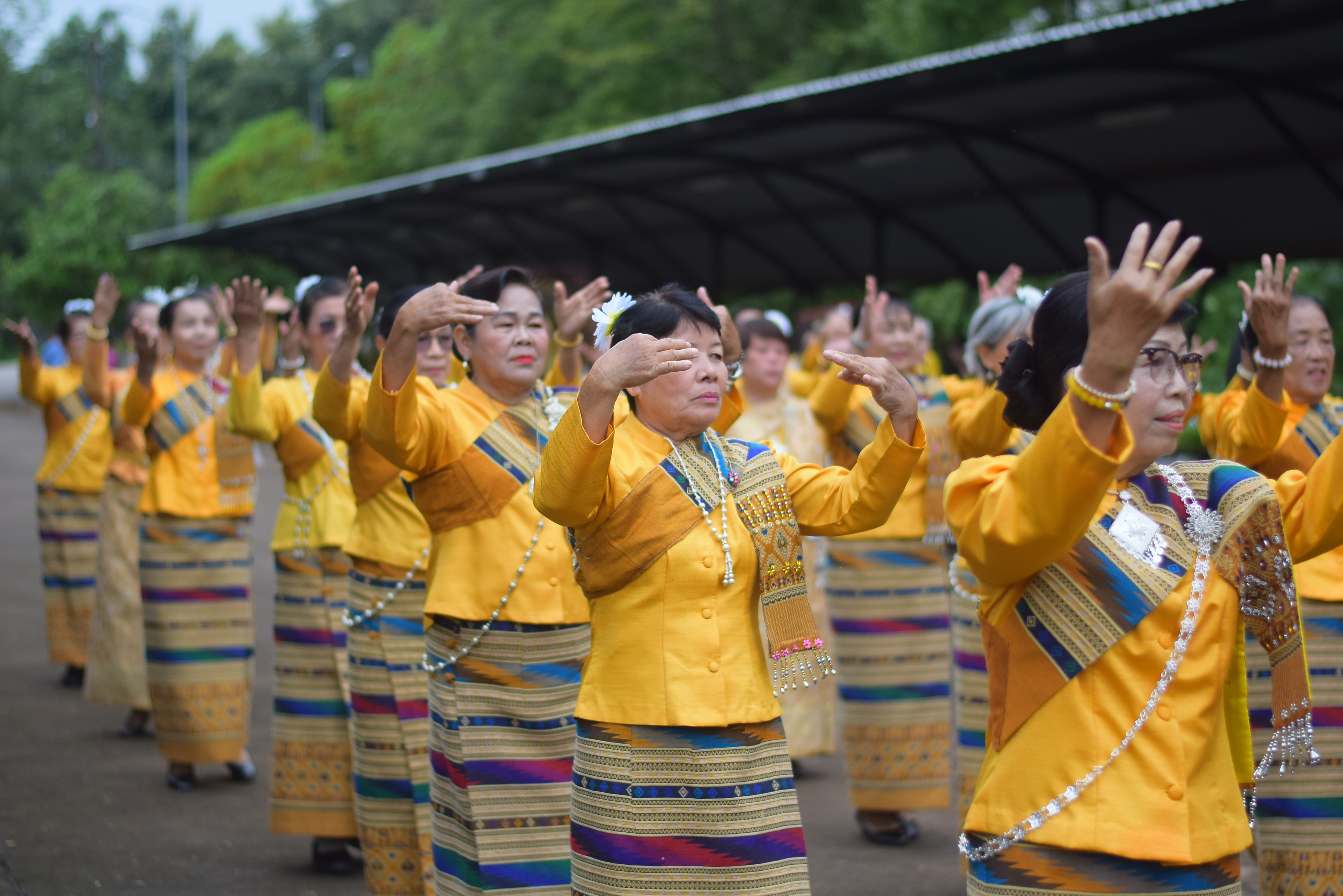 (#)สร้างสรรค์ชุมชน คนพช.น่าน(#) ผู้ว่าฯ น่าน เปิดงาน “กาดม่วนเมือง ศาลากลาง” เสริมเศรษฐกิจฐานราก ช่วยเหลือเกษตรกรและผู้ประกอบการในชุมชน