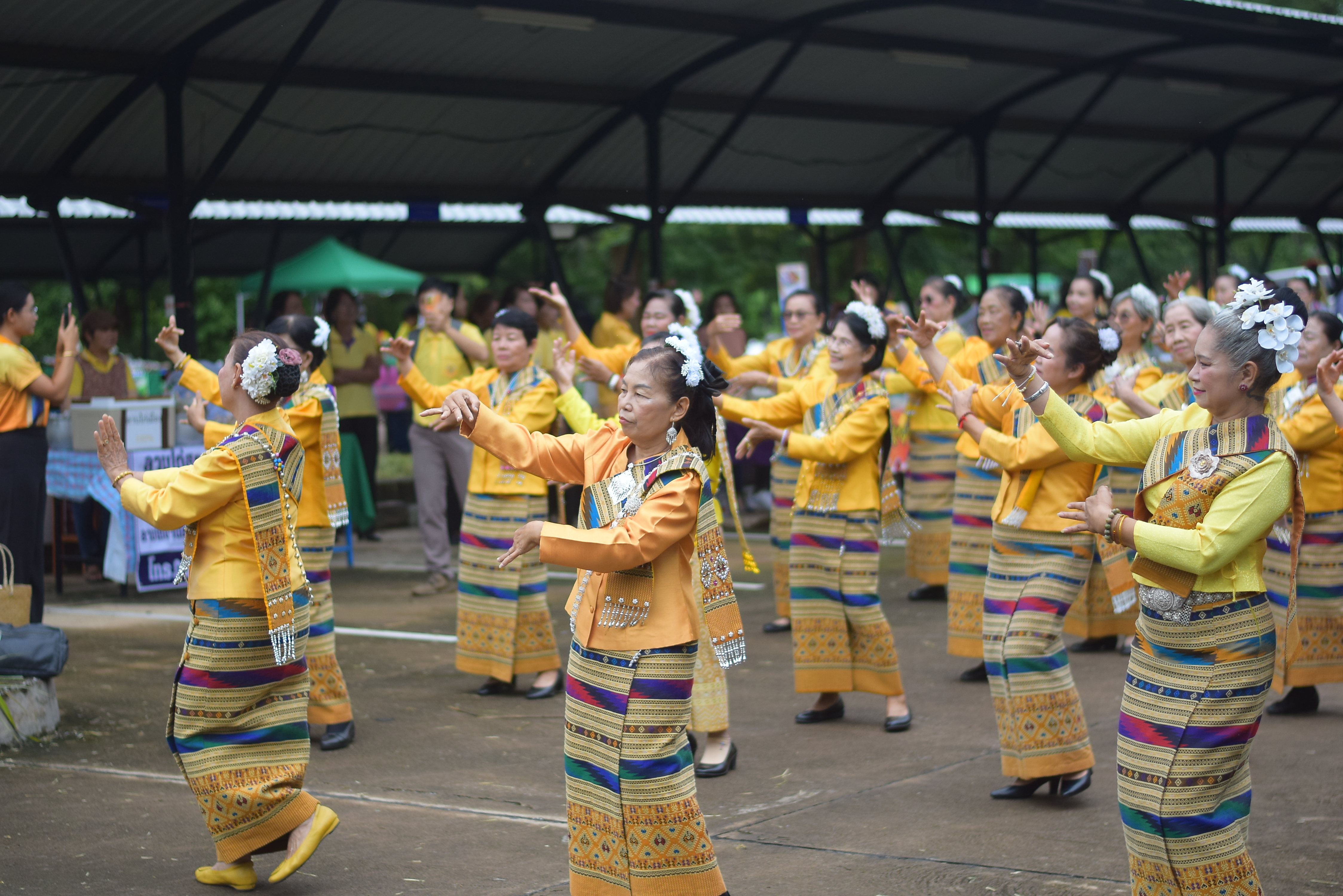 (#)สร้างสรรค์ชุมชน คนพช.น่าน(#) ผู้ว่าฯ น่าน เปิดงาน “กาดม่วนเมือง ศาลากลาง” เสริมเศรษฐกิจฐานราก ช่วยเหลือเกษตรกรและผู้ประกอบการในชุมชน