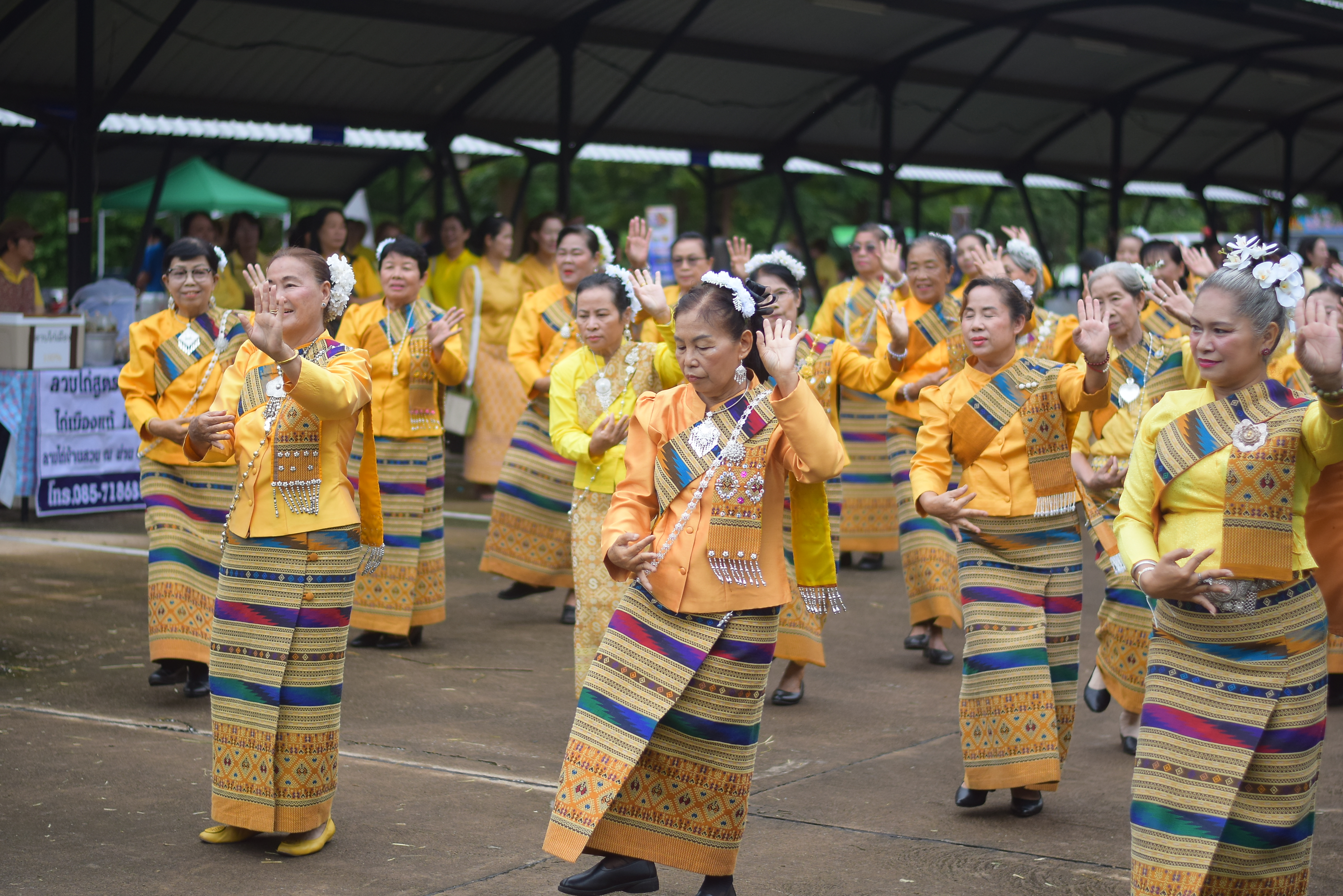 (#)สร้างสรรค์ชุมชน คนพช.น่าน(#) ผู้ว่าฯ น่าน เปิดงาน “กาดม่วนเมือง ศาลากลาง” เสริมเศรษฐกิจฐานราก ช่วยเหลือเกษตรกรและผู้ประกอบการในชุมชน