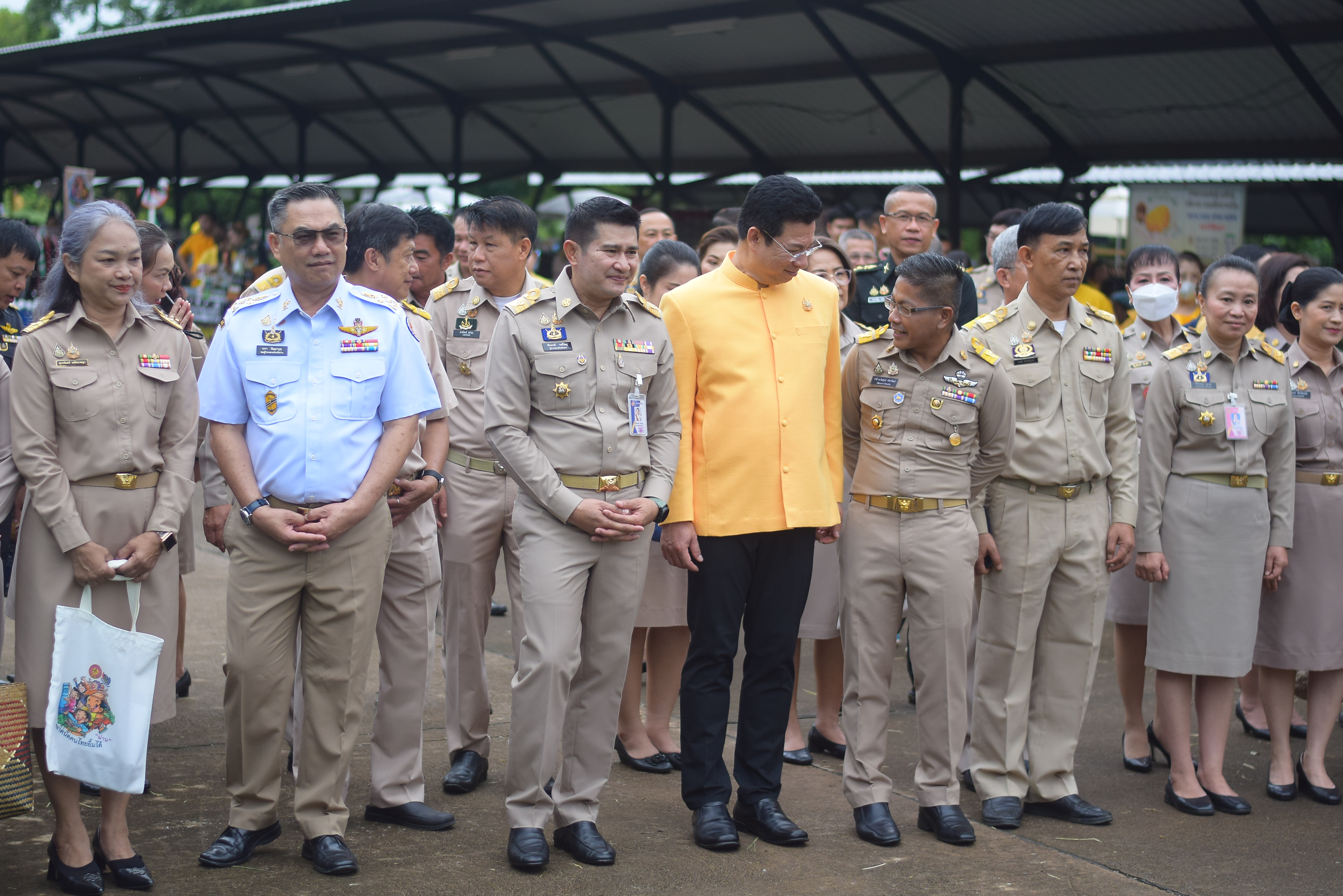 (#)สร้างสรรค์ชุมชน คนพช.น่าน(#) ผู้ว่าฯ น่าน เปิดงาน “กาดม่วนเมือง ศาลากลาง” เสริมเศรษฐกิจฐานราก ช่วยเหลือเกษตรกรและผู้ประกอบการในชุมชน