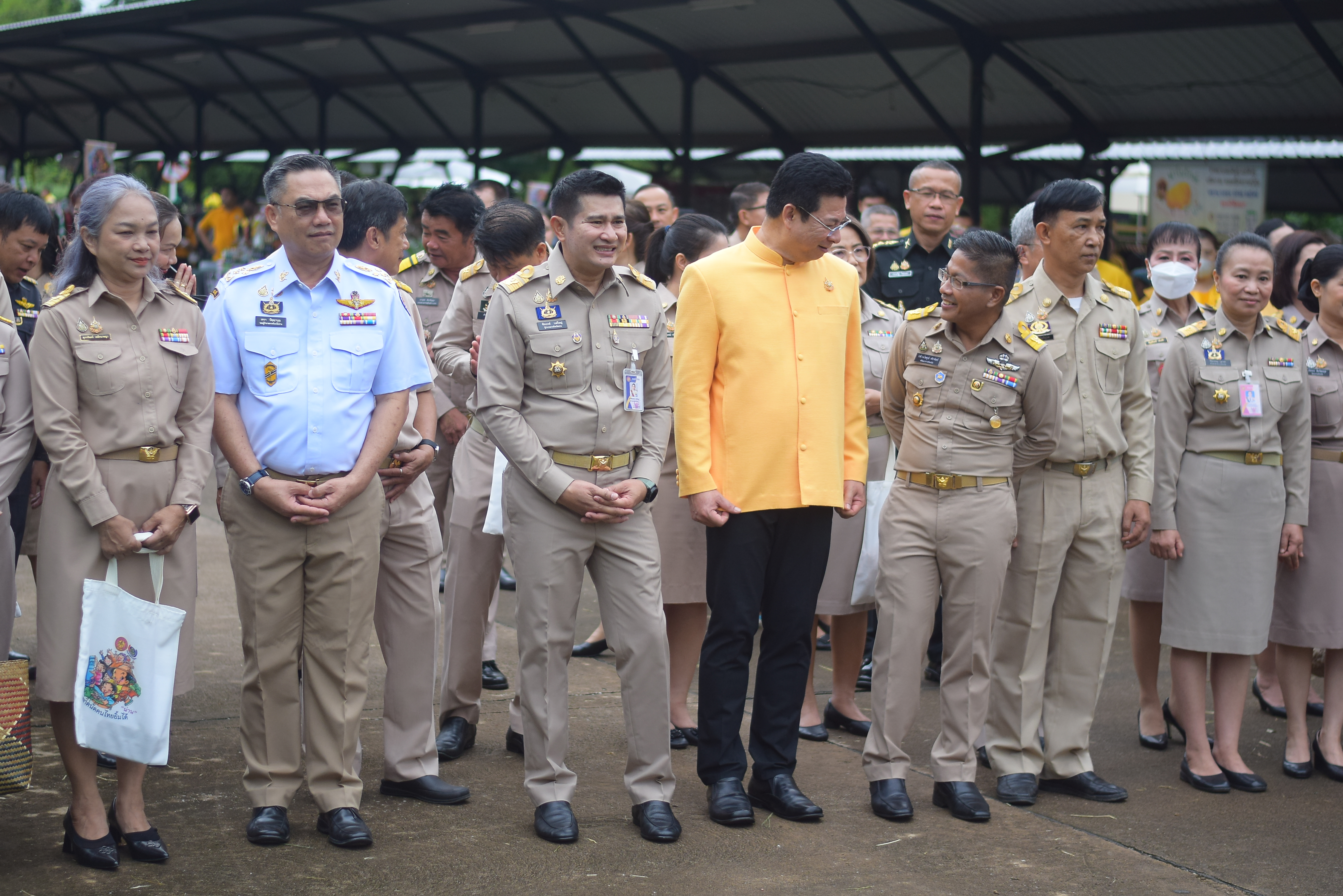 (#)สร้างสรรค์ชุมชน คนพช.น่าน(#) ผู้ว่าฯ น่าน เปิดงาน “กาดม่วนเมือง ศาลากลาง” เสริมเศรษฐกิจฐานราก ช่วยเหลือเกษตรกรและผู้ประกอบการในชุมชน