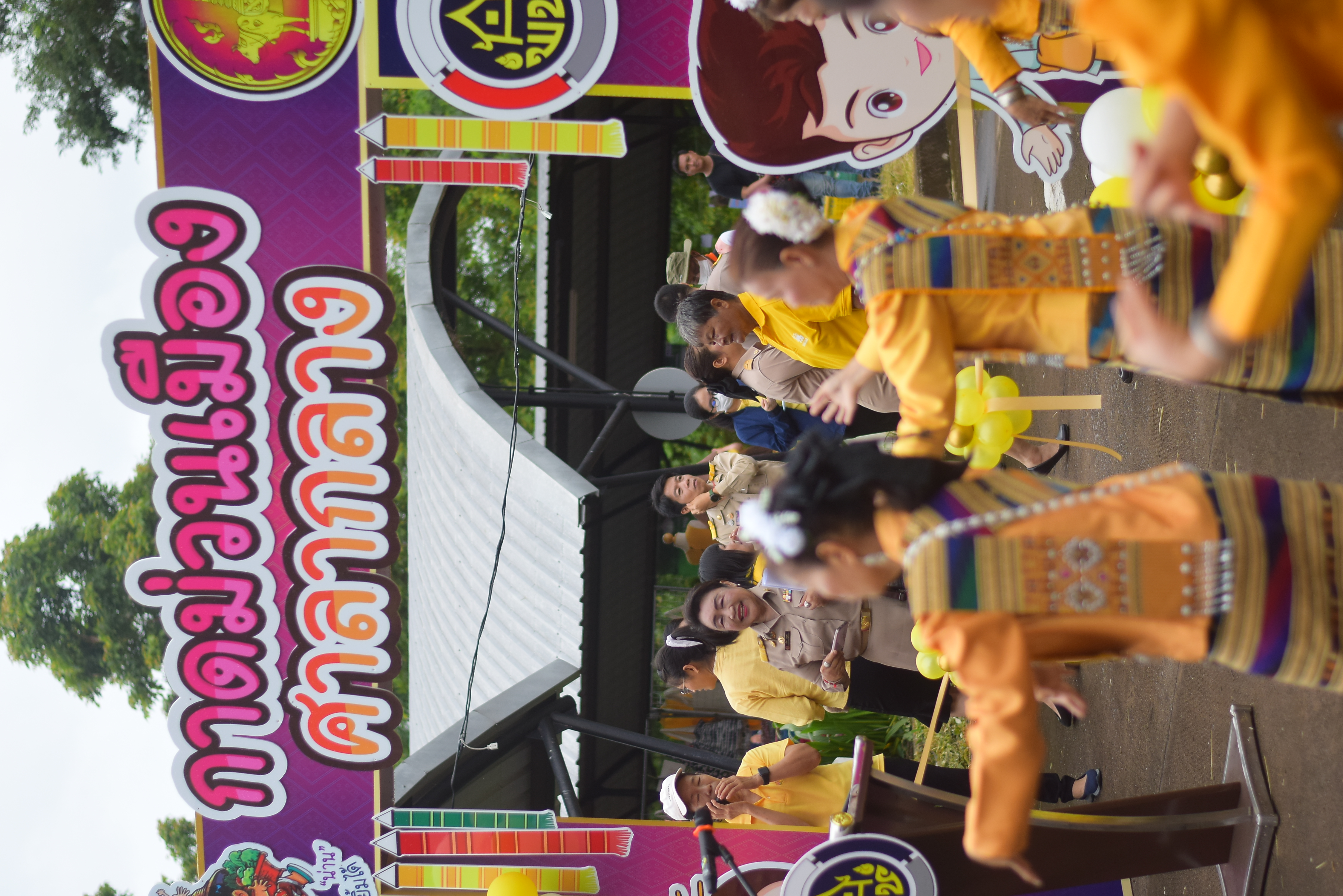 (#)สร้างสรรค์ชุมชน คนพช.น่าน(#) ผู้ว่าฯ น่าน เปิดงาน “กาดม่วนเมือง ศาลากลาง” เสริมเศรษฐกิจฐานราก ช่วยเหลือเกษตรกรและผู้ประกอบการในชุมชน