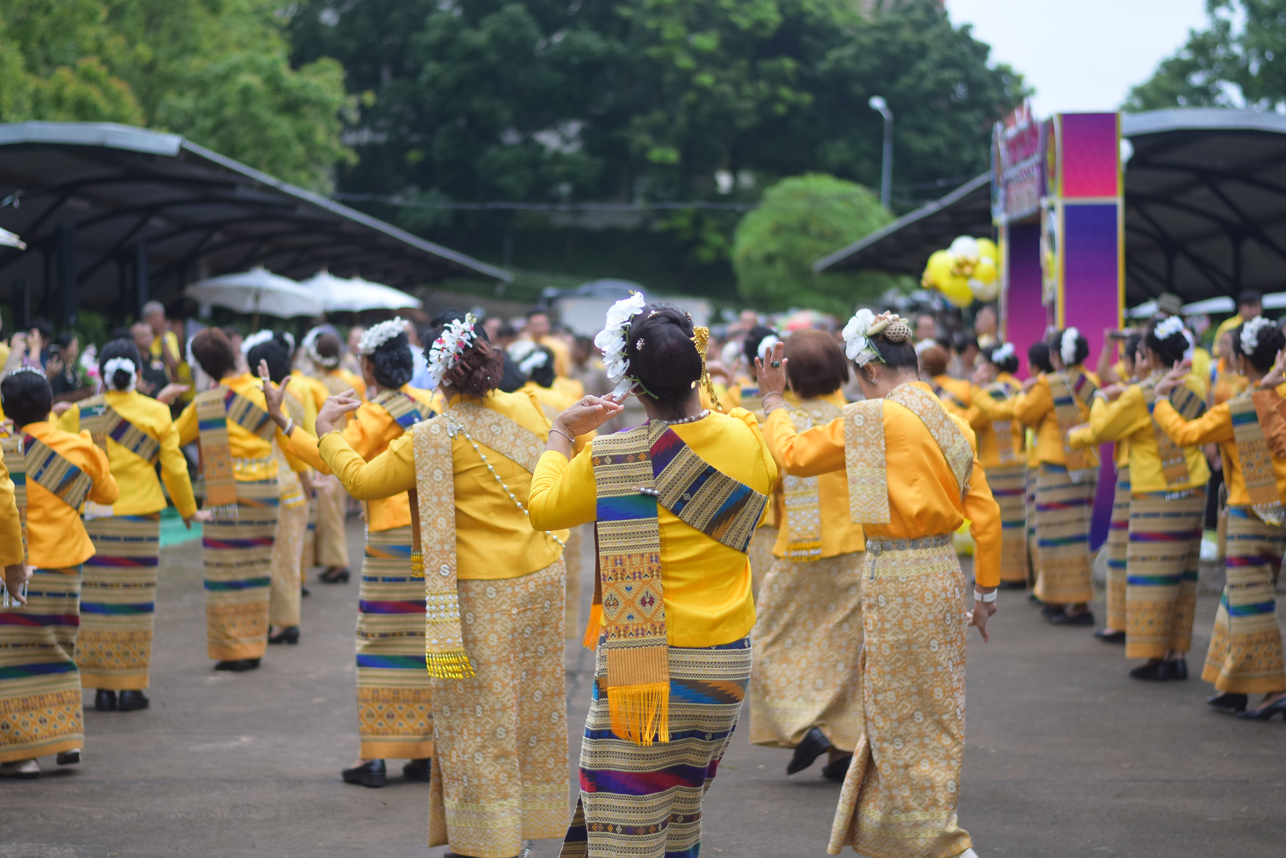 (#)สร้างสรรค์ชุมชน คนพช.น่าน(#) ผู้ว่าฯ น่าน เปิดงาน “กาดม่วนเมือง ศาลากลาง” เสริมเศรษฐกิจฐานราก ช่วยเหลือเกษตรกรและผู้ประกอบการในชุมชน
