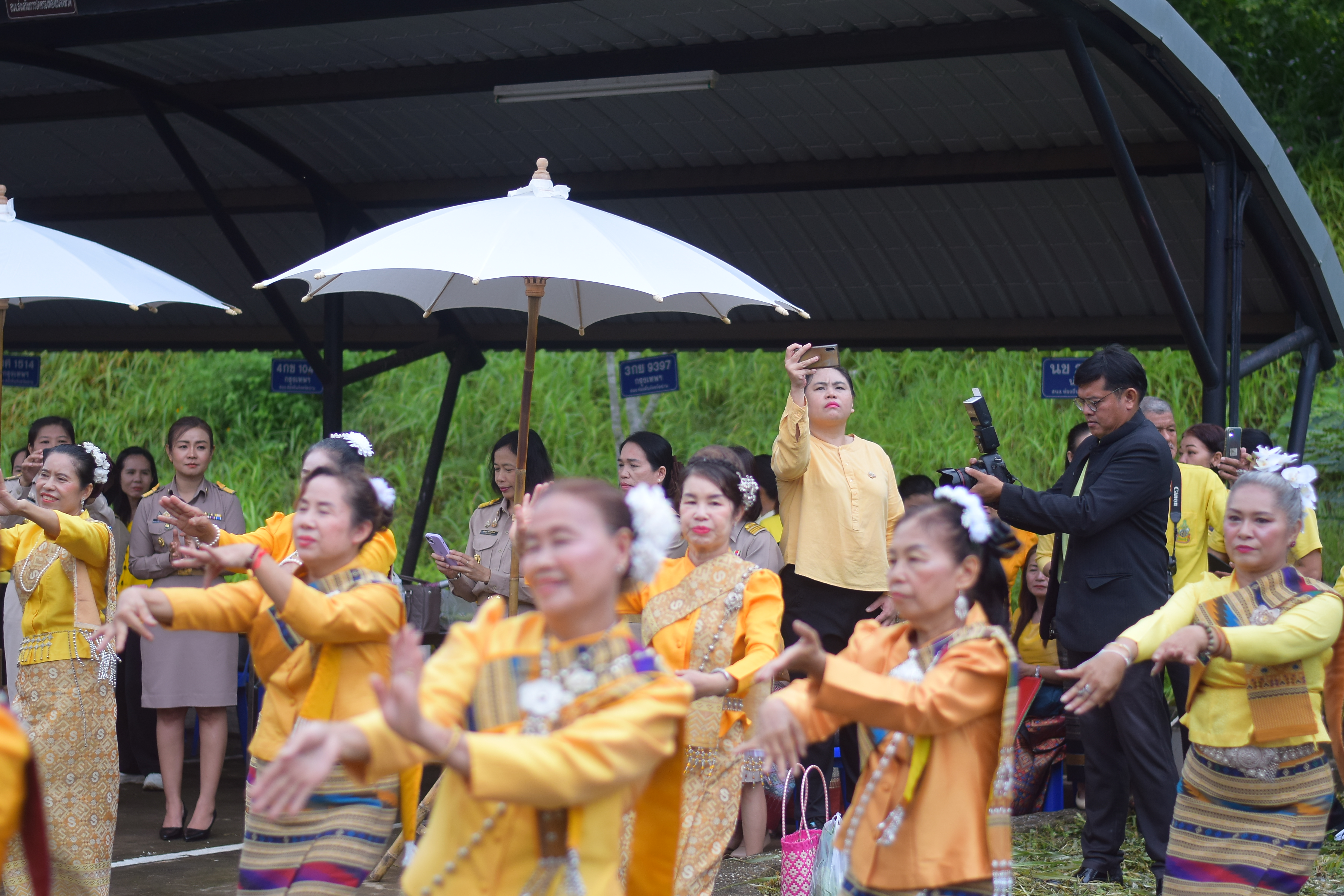 (#)สร้างสรรค์ชุมชน คนพช.น่าน(#) ผู้ว่าฯ น่าน เปิดงาน “กาดม่วนเมือง ศาลากลาง” เสริมเศรษฐกิจฐานราก ช่วยเหลือเกษตรกรและผู้ประกอบการในชุมชน