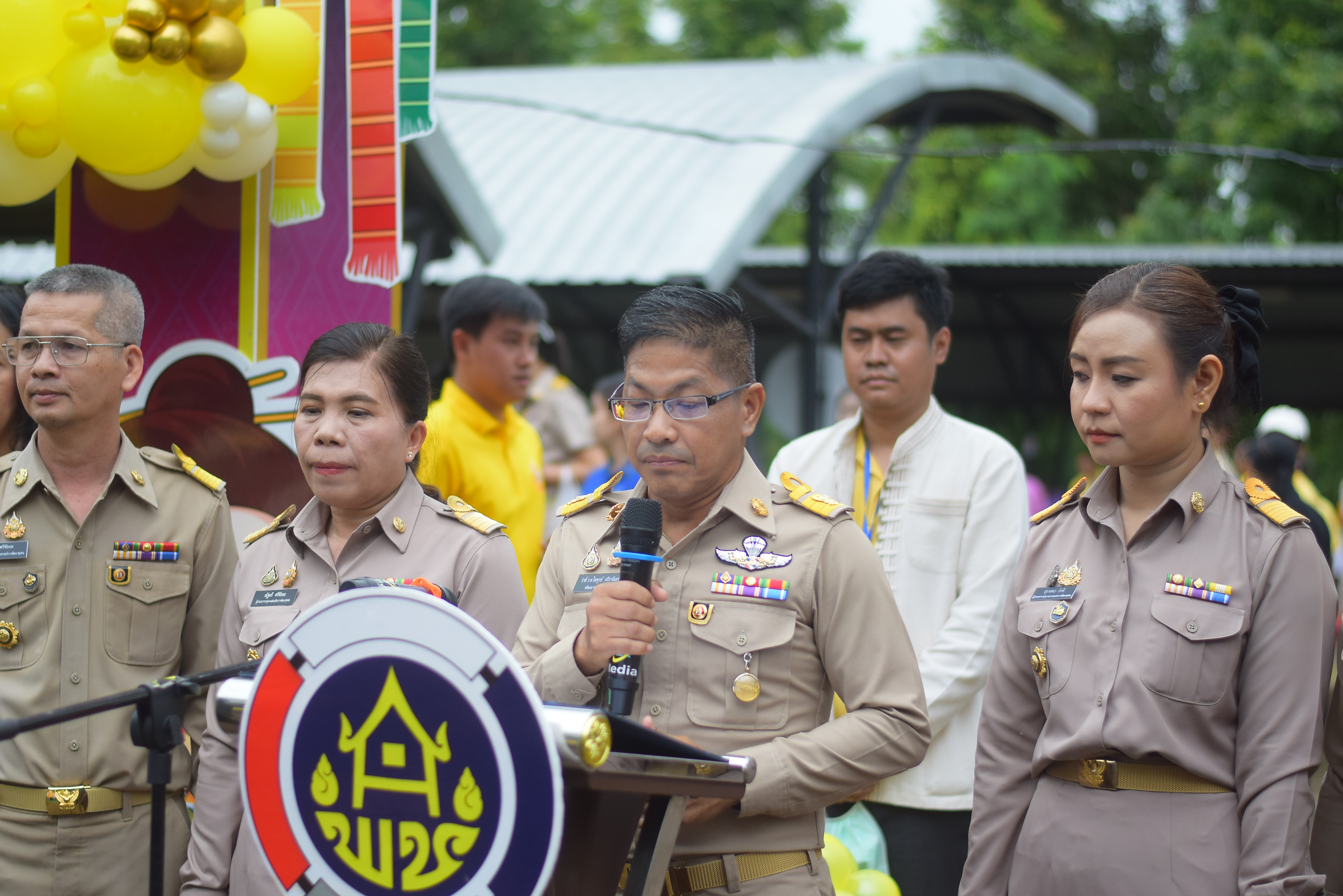 (#)สร้างสรรค์ชุมชน คนพช.น่าน(#) ผู้ว่าฯ น่าน เปิดงาน “กาดม่วนเมือง ศาลากลาง” เสริมเศรษฐกิจฐานราก ช่วยเหลือเกษตรกรและผู้ประกอบการในชุมชน