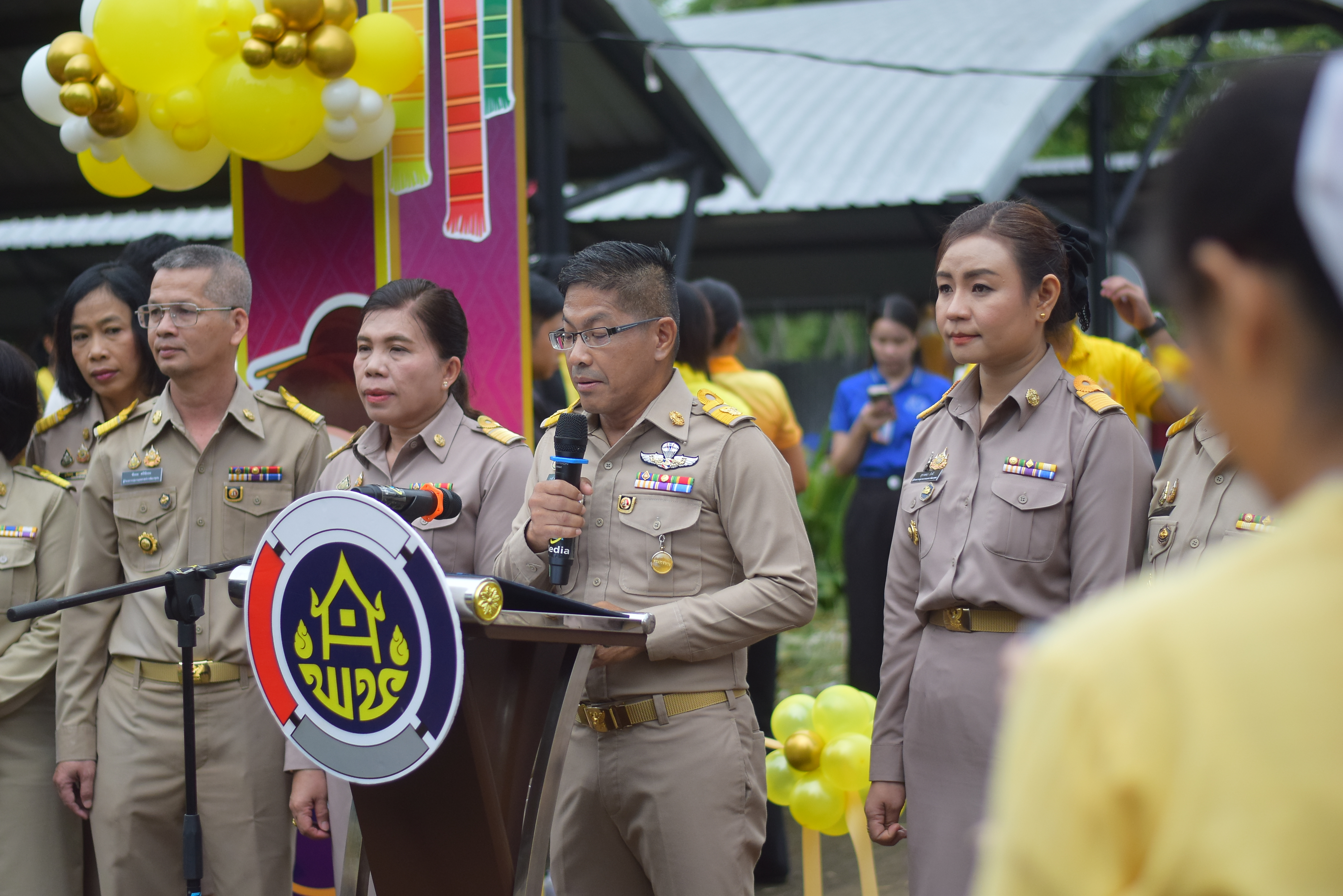 (#)สร้างสรรค์ชุมชน คนพช.น่าน(#) ผู้ว่าฯ น่าน เปิดงาน “กาดม่วนเมือง ศาลากลาง” เสริมเศรษฐกิจฐานราก ช่วยเหลือเกษตรกรและผู้ประกอบการในชุมชน