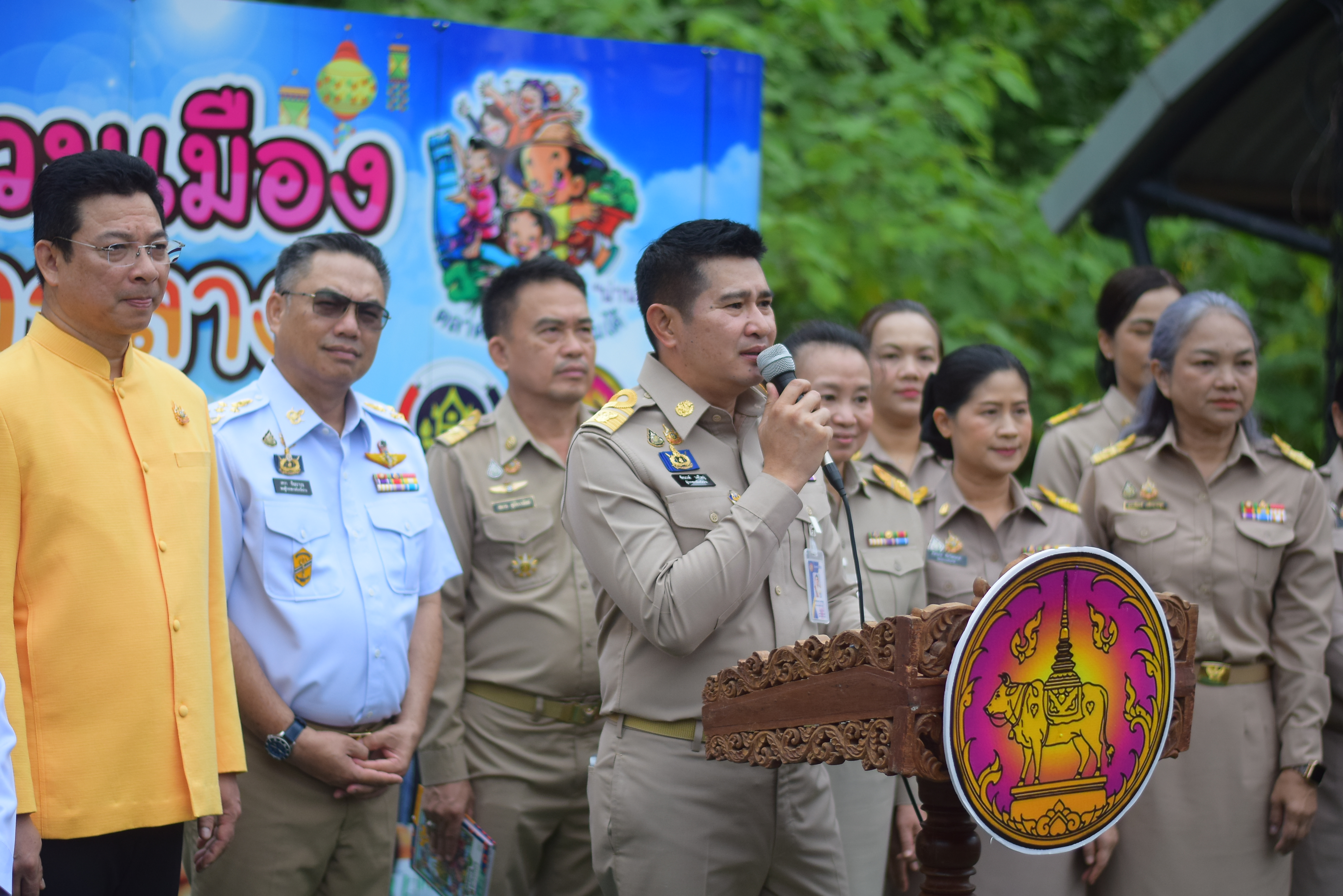 (#)สร้างสรรค์ชุมชน คนพช.น่าน(#) ผู้ว่าฯ น่าน เปิดงาน “กาดม่วนเมือง ศาลากลาง” เสริมเศรษฐกิจฐานราก ช่วยเหลือเกษตรกรและผู้ประกอบการในชุมชน