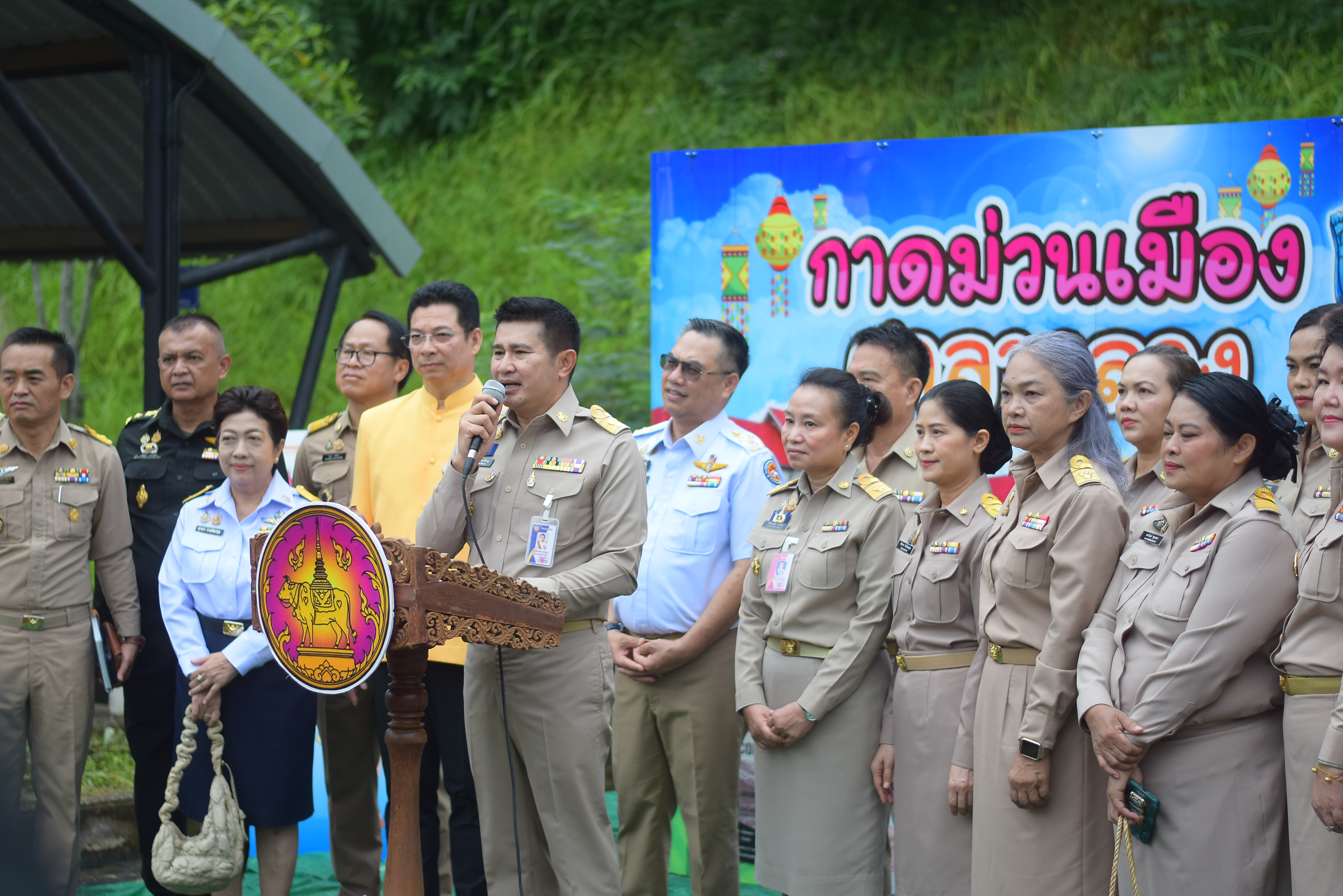 (#)สร้างสรรค์ชุมชน คนพช.น่าน(#) ผู้ว่าฯ น่าน เปิดงาน “กาดม่วนเมือง ศาลากลาง” เสริมเศรษฐกิจฐานราก ช่วยเหลือเกษตรกรและผู้ประกอบการในชุมชน