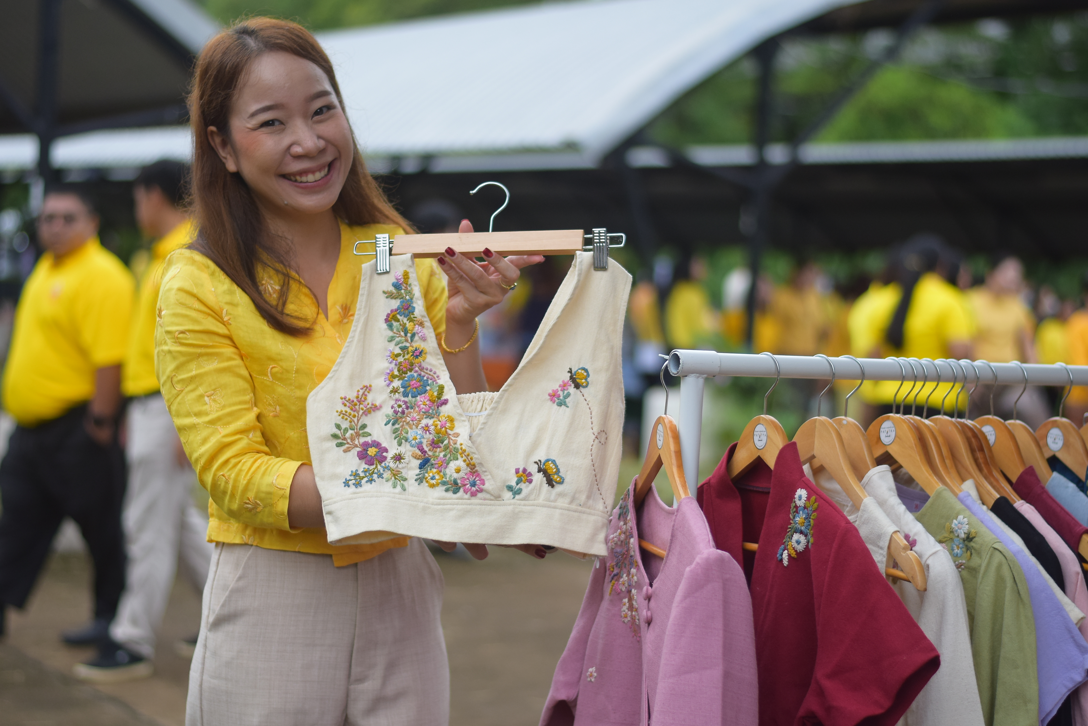 (#)สร้างสรรค์ชุมชน คนพช.น่าน(#) ผู้ว่าฯ น่าน เปิดงาน “กาดม่วนเมือง ศาลากลาง” เสริมเศรษฐกิจฐานราก ช่วยเหลือเกษตรกรและผู้ประกอบการในชุมชน