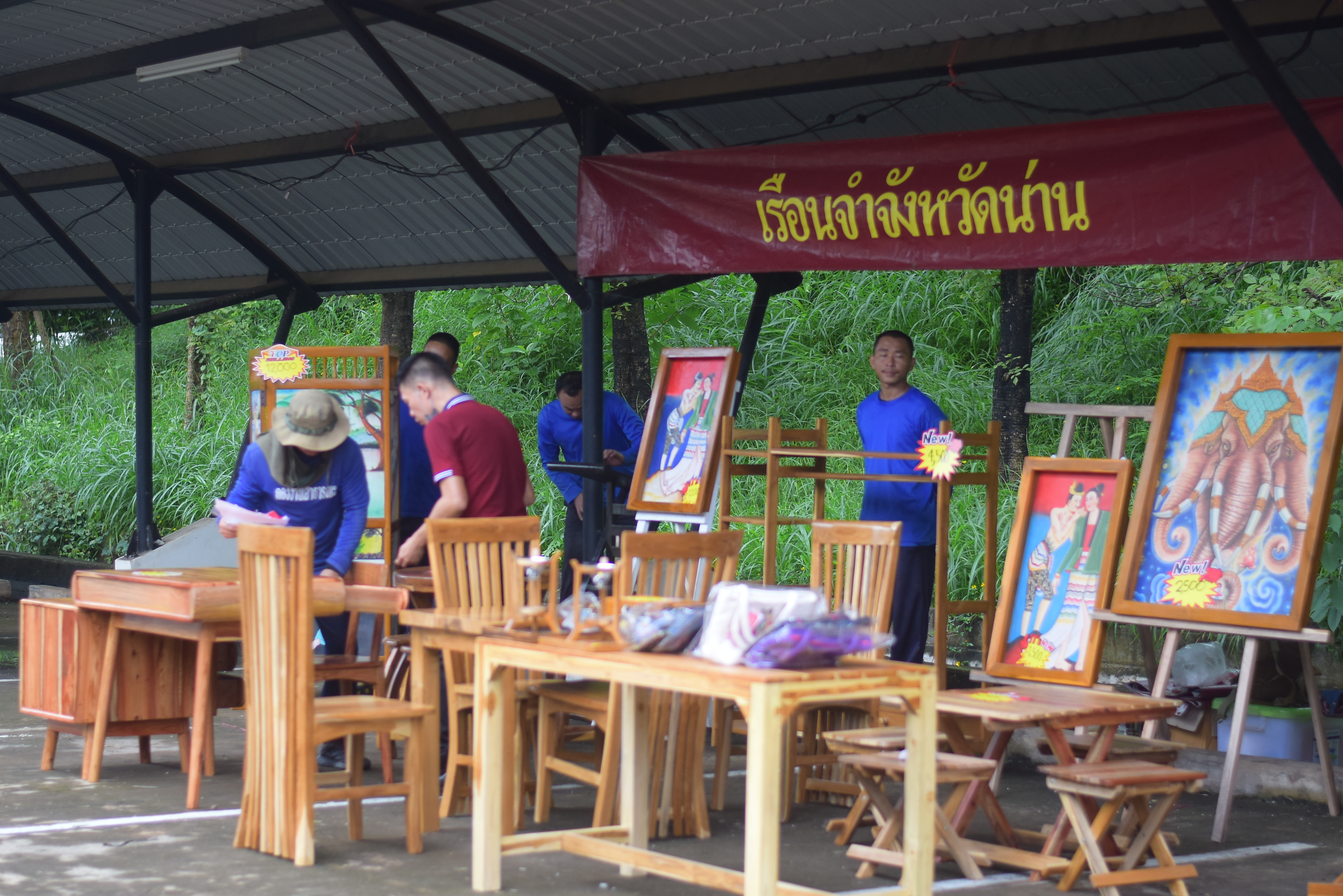 (#)สร้างสรรค์ชุมชน คนพช.น่าน(#) ผู้ว่าฯ น่าน เปิดงาน “กาดม่วนเมือง ศาลากลาง” เสริมเศรษฐกิจฐานราก ช่วยเหลือเกษตรกรและผู้ประกอบการในชุมชน