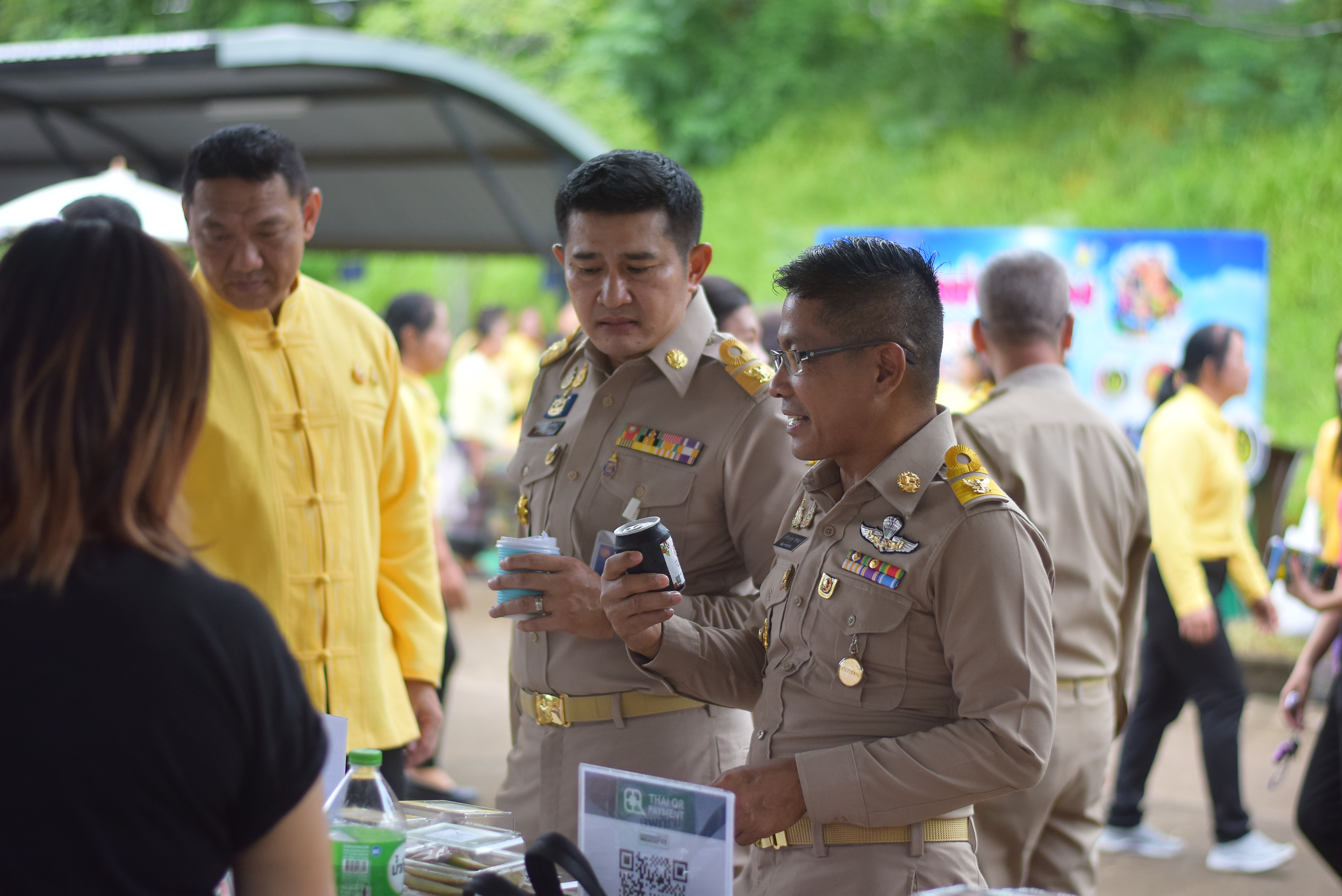 (#)สร้างสรรค์ชุมชน คนพช.น่าน(#) ผู้ว่าฯ น่าน เปิดงาน “กาดม่วนเมือง ศาลากลาง” เสริมเศรษฐกิจฐานราก ช่วยเหลือเกษตรกรและผู้ประกอบการในชุมชน