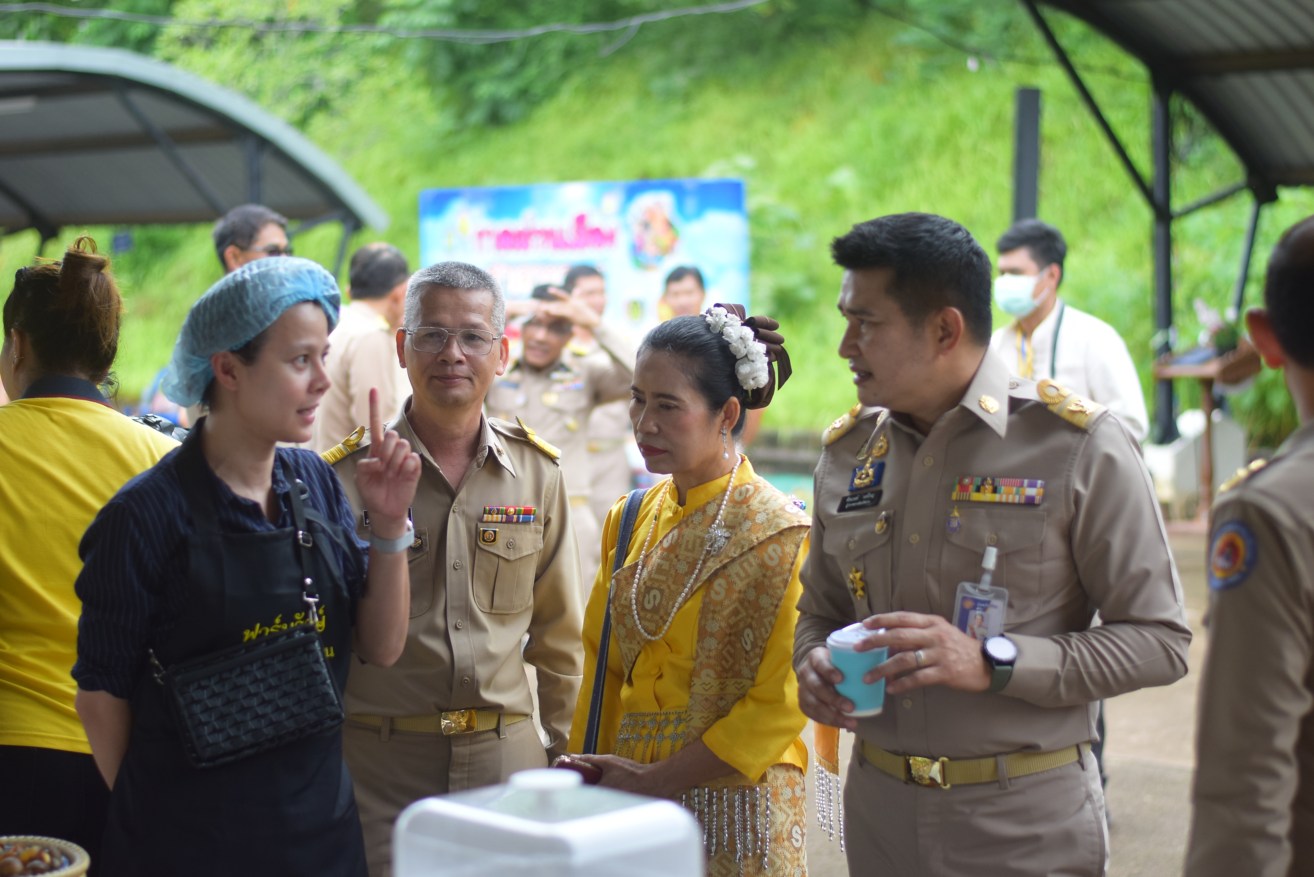 (#)สร้างสรรค์ชุมชน คนพช.น่าน(#) ผู้ว่าฯ น่าน เปิดงาน “กาดม่วนเมือง ศาลากลาง” เสริมเศรษฐกิจฐานราก ช่วยเหลือเกษตรกรและผู้ประกอบการในชุมชน