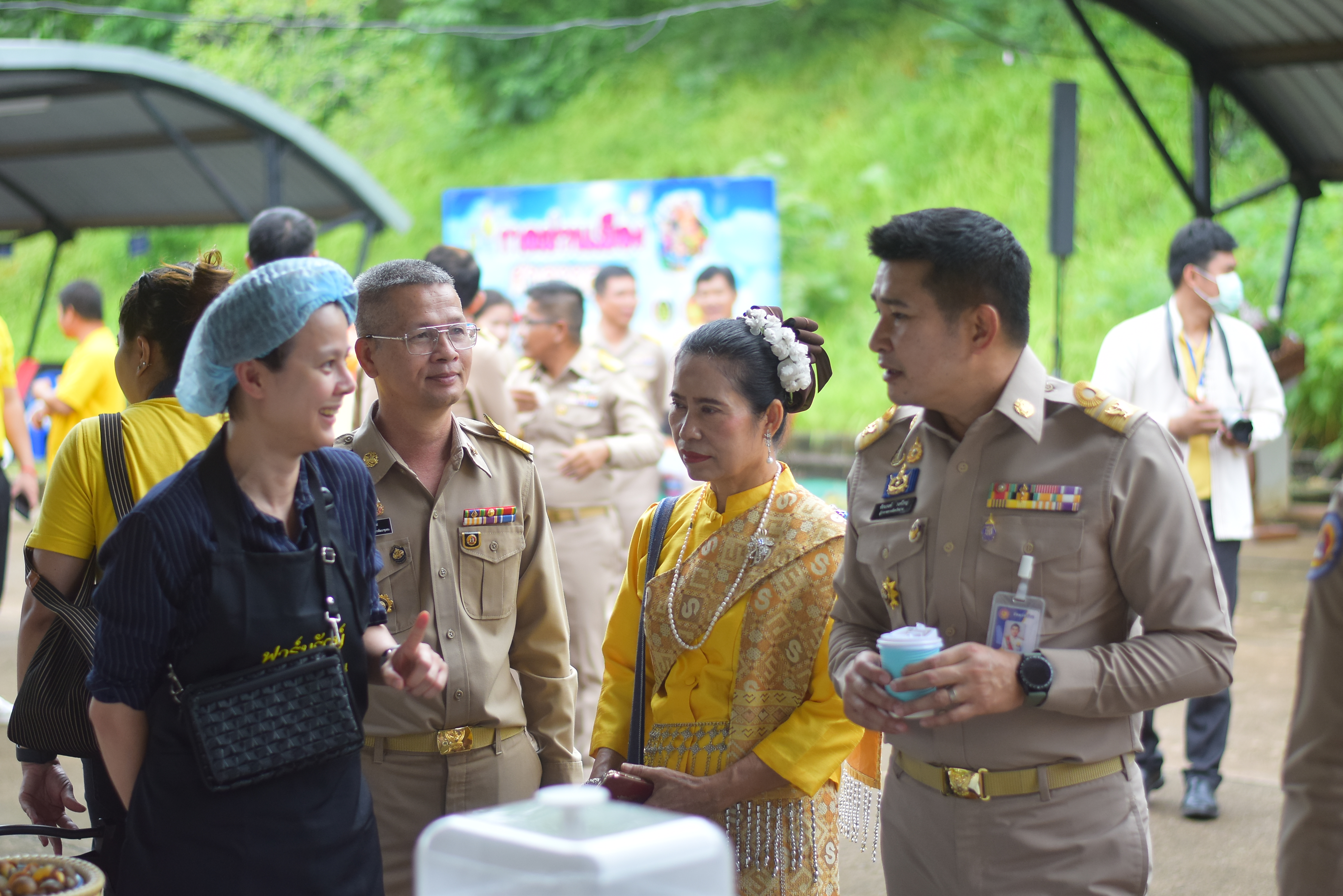 (#)สร้างสรรค์ชุมชน คนพช.น่าน(#) ผู้ว่าฯ น่าน เปิดงาน “กาดม่วนเมือง ศาลากลาง” เสริมเศรษฐกิจฐานราก ช่วยเหลือเกษตรกรและผู้ประกอบการในชุมชน