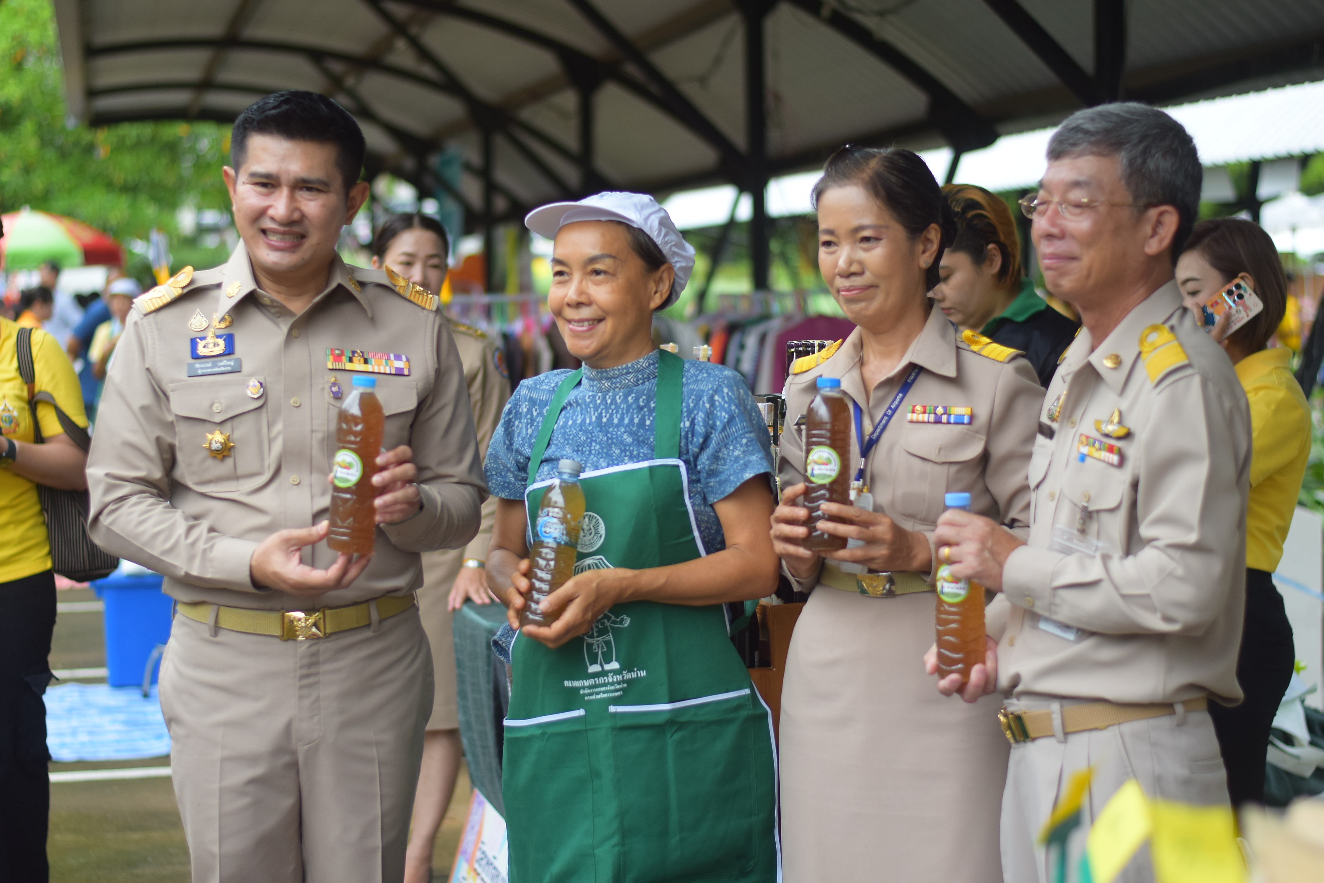 (#)สร้างสรรค์ชุมชน คนพช.น่าน(#) ผู้ว่าฯ น่าน เปิดงาน “กาดม่วนเมือง ศาลากลาง” เสริมเศรษฐกิจฐานราก ช่วยเหลือเกษตรกรและผู้ประกอบการในชุมชน