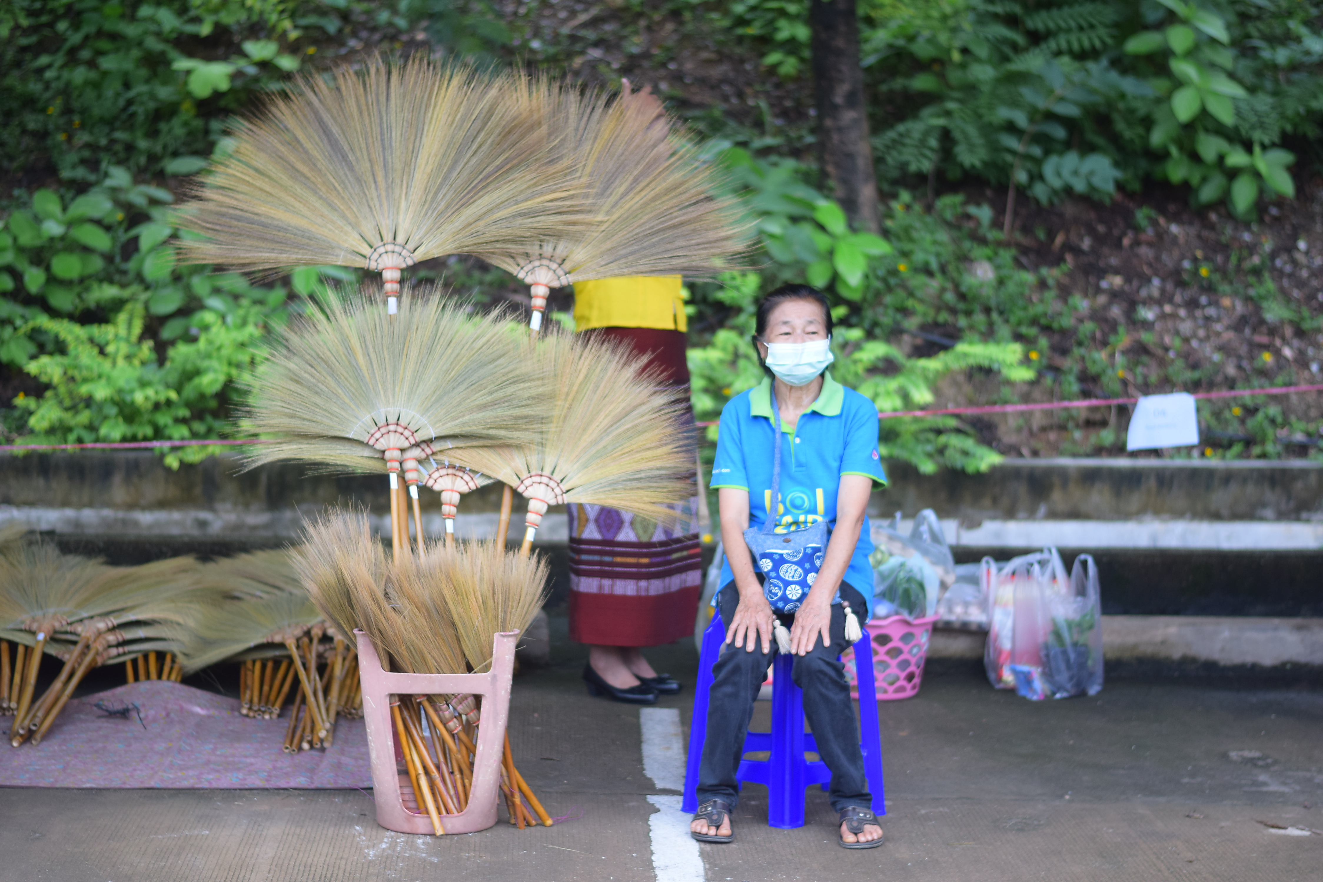 (#)สร้างสรรค์ชุมชน คนพช.น่าน(#) ผู้ว่าฯ น่าน เปิดงาน “กาดม่วนเมือง ศาลากลาง” เสริมเศรษฐกิจฐานราก ช่วยเหลือเกษตรกรและผู้ประกอบการในชุมชน