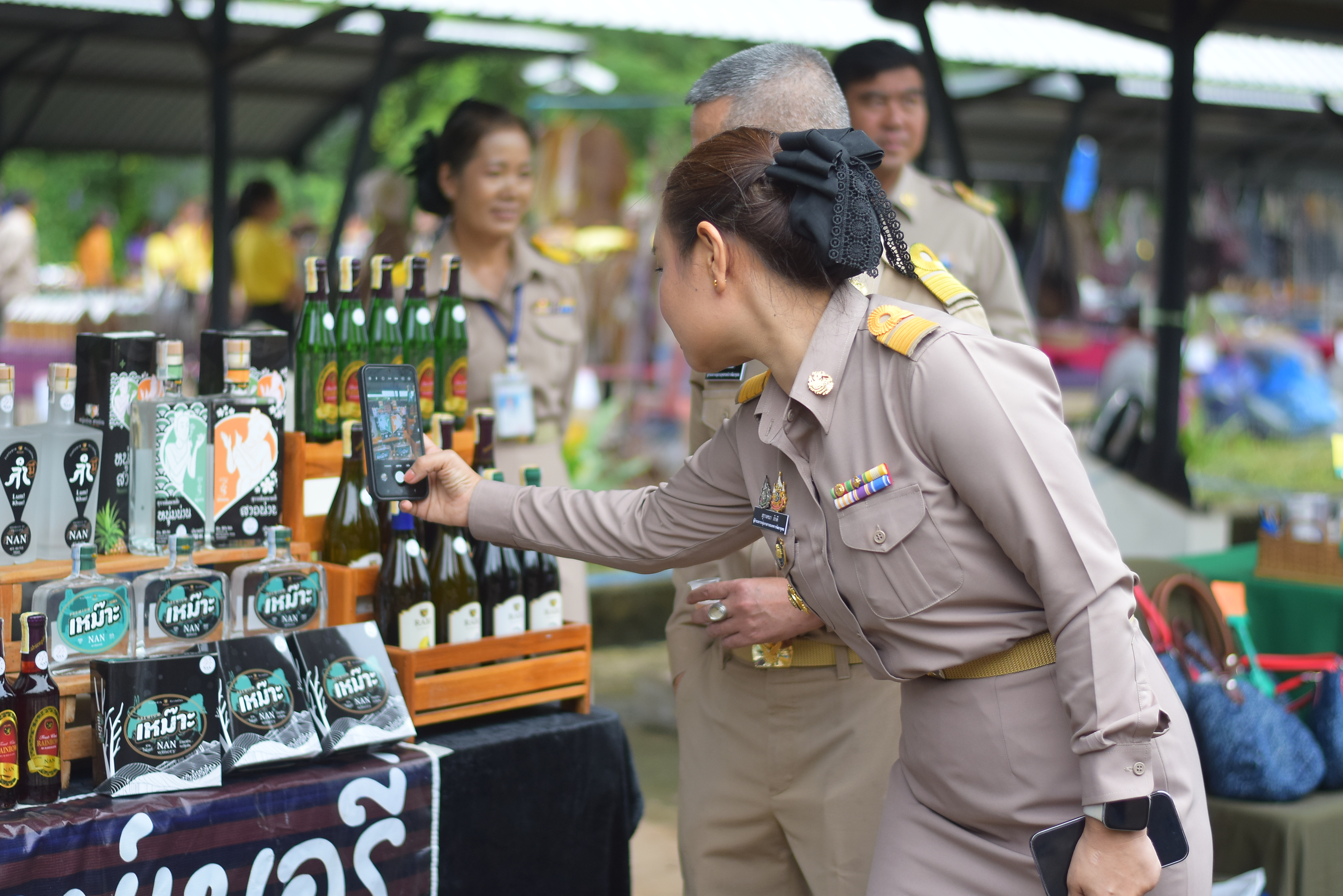 (#)สร้างสรรค์ชุมชน คนพช.น่าน(#) ผู้ว่าฯ น่าน เปิดงาน “กาดม่วนเมือง ศาลากลาง” เสริมเศรษฐกิจฐานราก ช่วยเหลือเกษตรกรและผู้ประกอบการในชุมชน