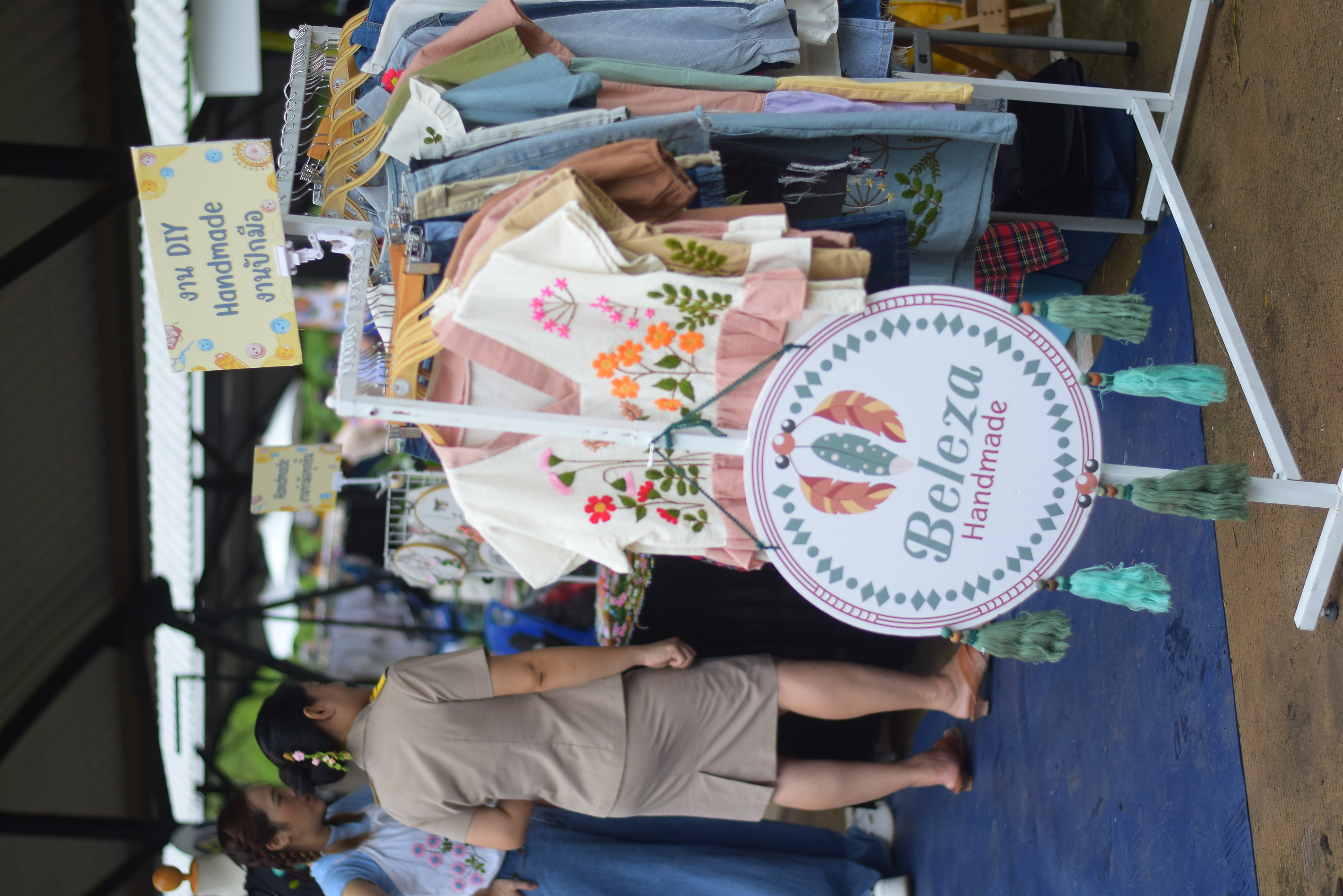 (#)สร้างสรรค์ชุมชน คนพช.น่าน(#) ผู้ว่าฯ น่าน เปิดงาน “กาดม่วนเมือง ศาลากลาง” เสริมเศรษฐกิจฐานราก ช่วยเหลือเกษตรกรและผู้ประกอบการในชุมชน