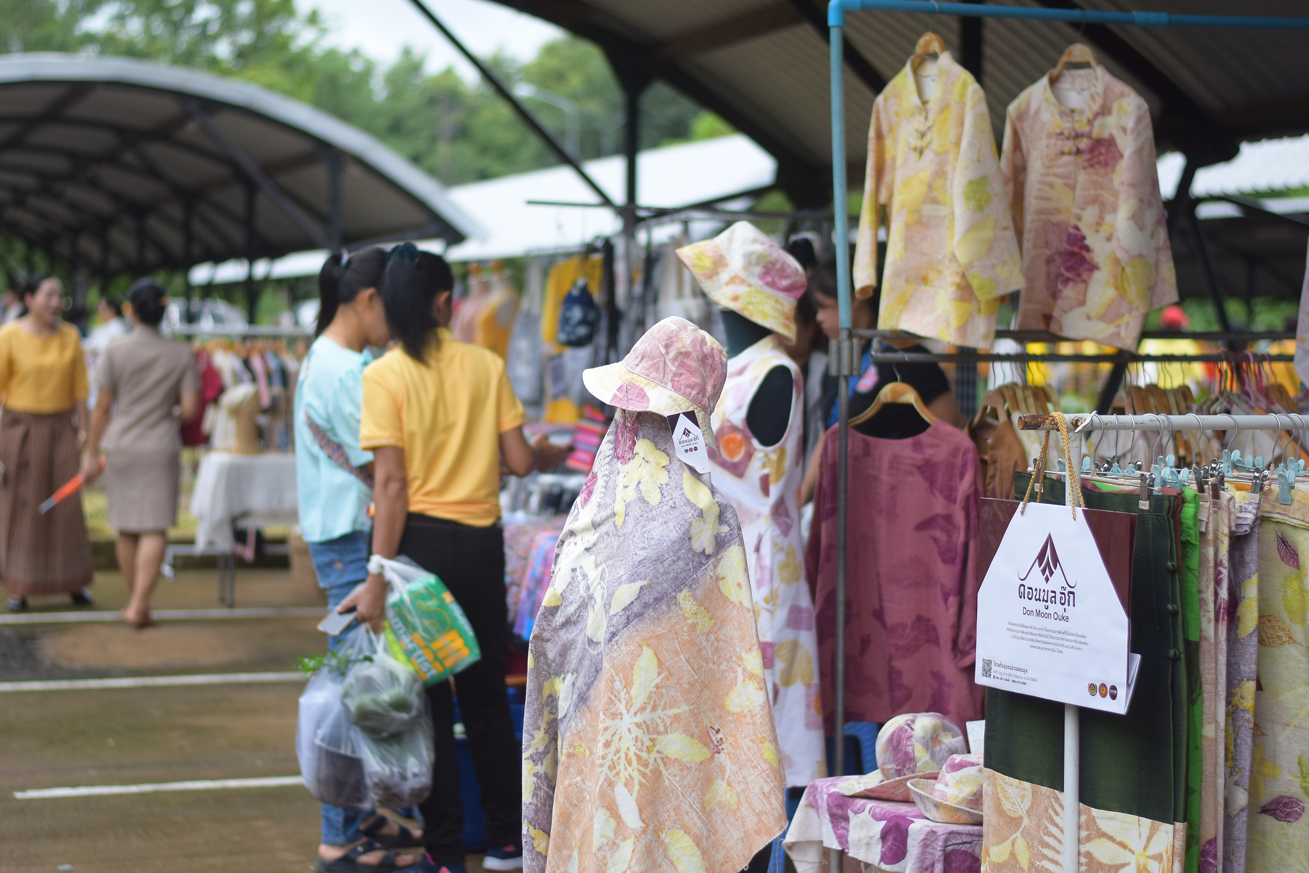 (#)สร้างสรรค์ชุมชน คนพช.น่าน(#) ผู้ว่าฯ น่าน เปิดงาน “กาดม่วนเมือง ศาลากลาง” เสริมเศรษฐกิจฐานราก ช่วยเหลือเกษตรกรและผู้ประกอบการในชุมชน