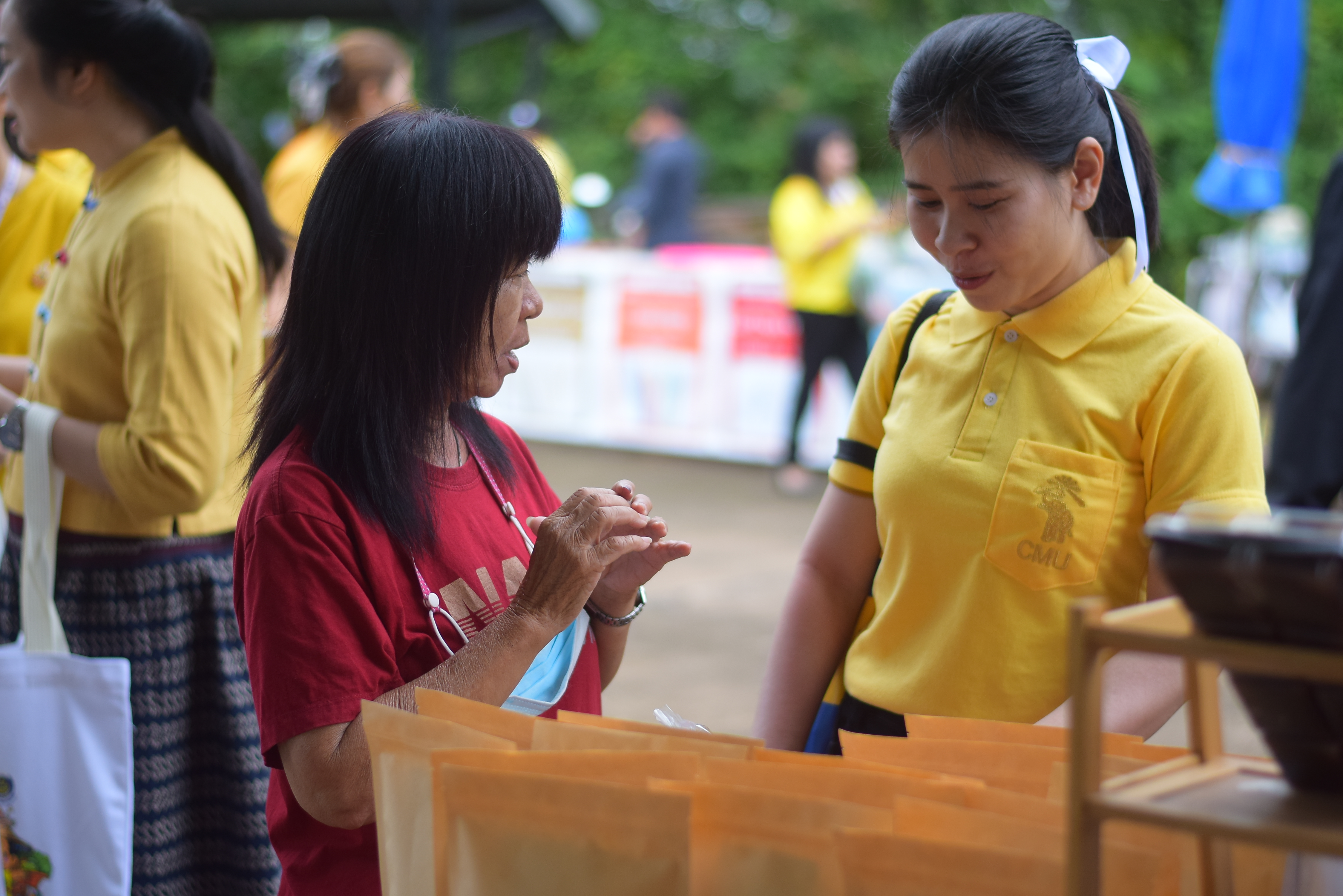 (#)สร้างสรรค์ชุมชน คนพช.น่าน(#) ผู้ว่าฯ น่าน เปิดงาน “กาดม่วนเมือง ศาลากลาง” เสริมเศรษฐกิจฐานราก ช่วยเหลือเกษตรกรและผู้ประกอบการในชุมชน