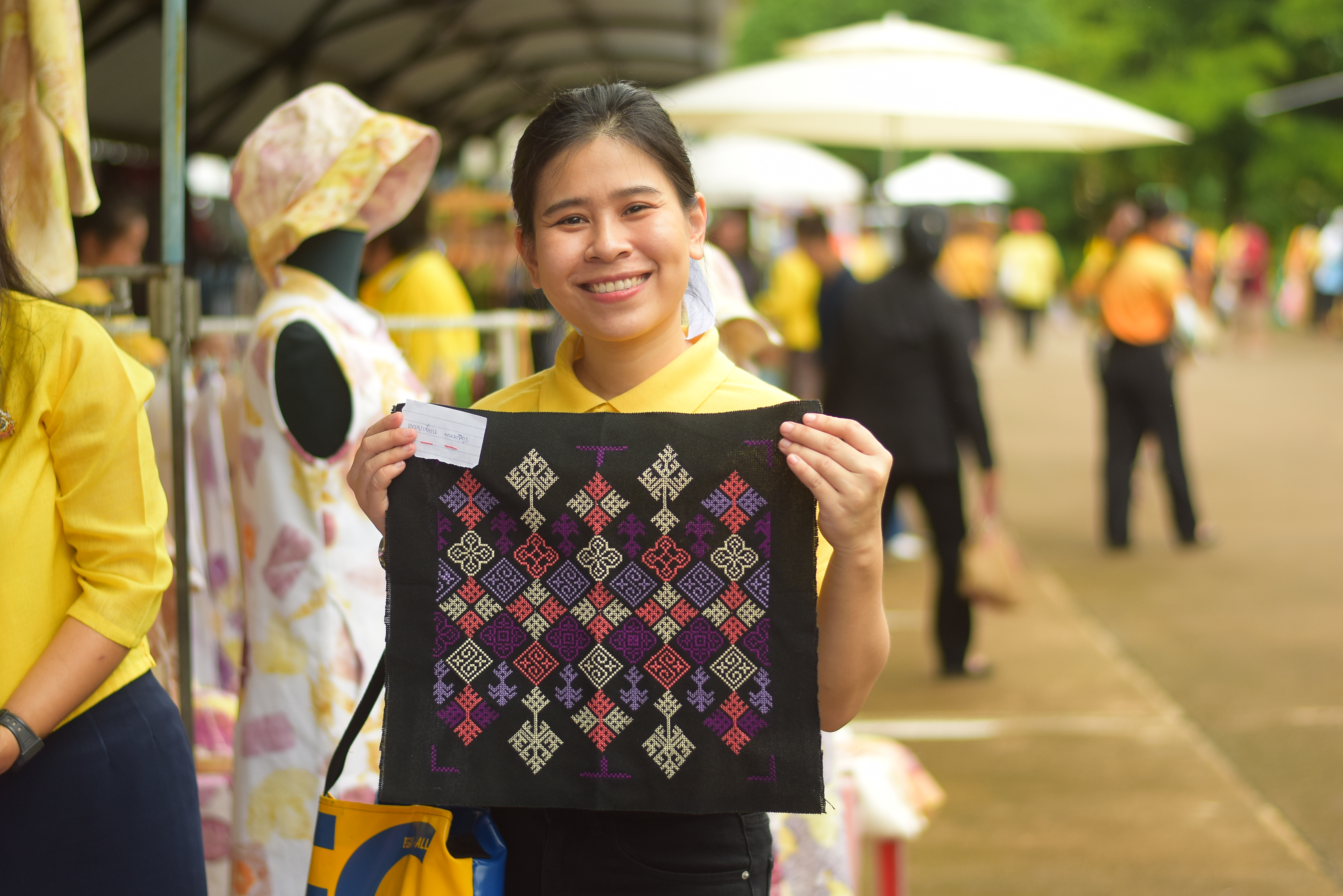 (#)สร้างสรรค์ชุมชน คนพช.น่าน(#) ผู้ว่าฯ น่าน เปิดงาน “กาดม่วนเมือง ศาลากลาง” เสริมเศรษฐกิจฐานราก ช่วยเหลือเกษตรกรและผู้ประกอบการในชุมชน