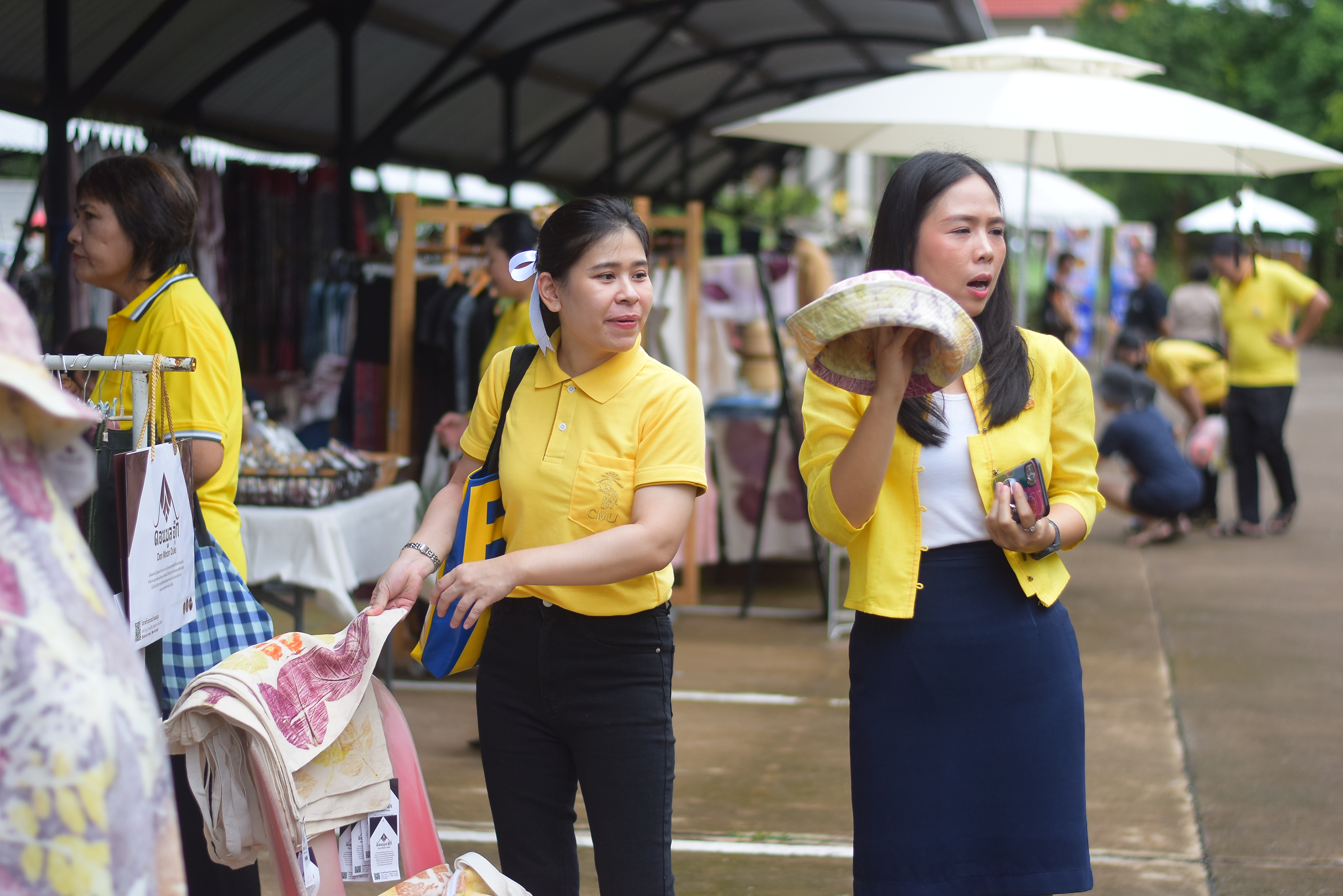 (#)สร้างสรรค์ชุมชน คนพช.น่าน(#) ผู้ว่าฯ น่าน เปิดงาน “กาดม่วนเมือง ศาลากลาง” เสริมเศรษฐกิจฐานราก ช่วยเหลือเกษตรกรและผู้ประกอบการในชุมชน