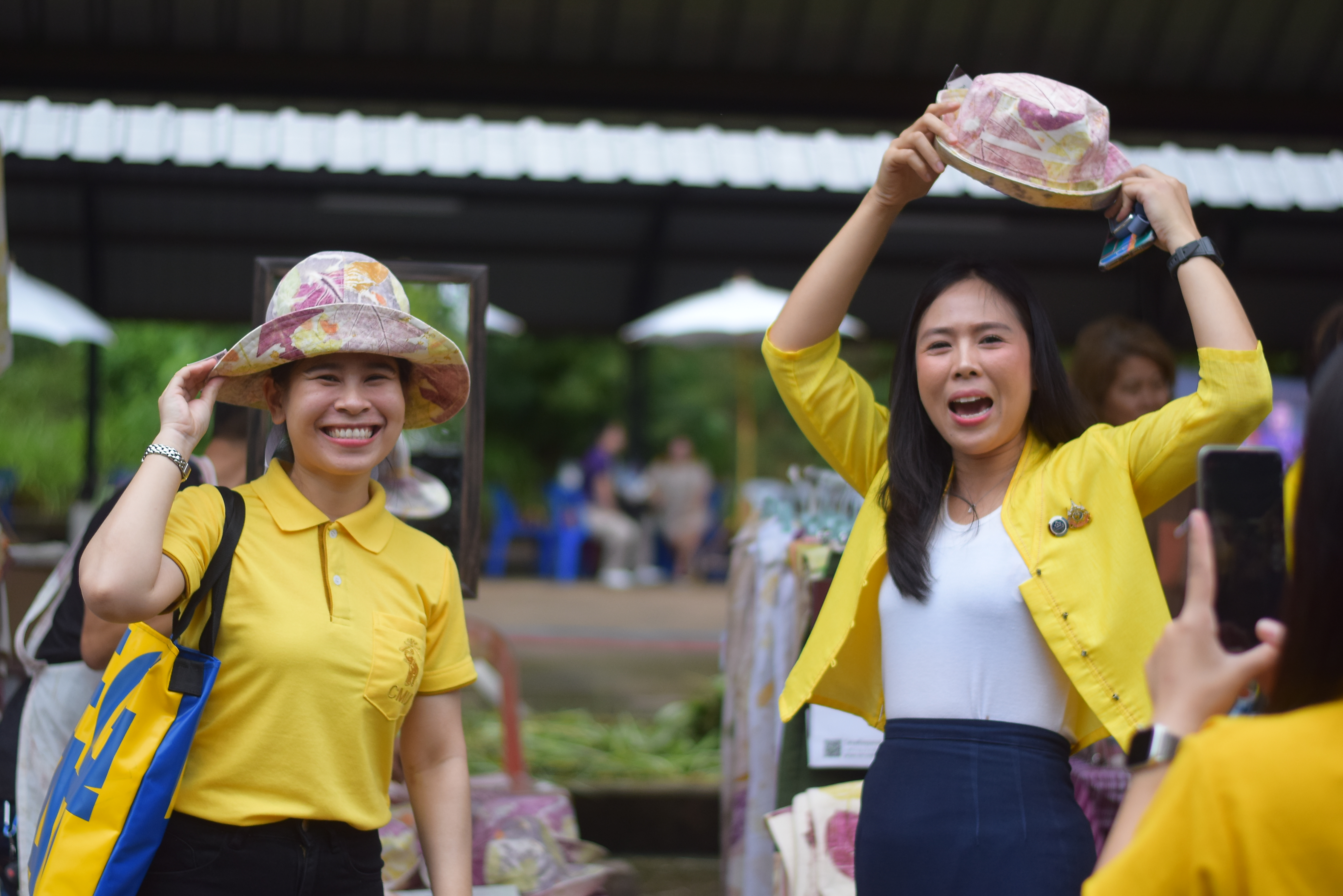 (#)สร้างสรรค์ชุมชน คนพช.น่าน(#) ผู้ว่าฯ น่าน เปิดงาน “กาดม่วนเมือง ศาลากลาง” เสริมเศรษฐกิจฐานราก ช่วยเหลือเกษตรกรและผู้ประกอบการในชุมชน